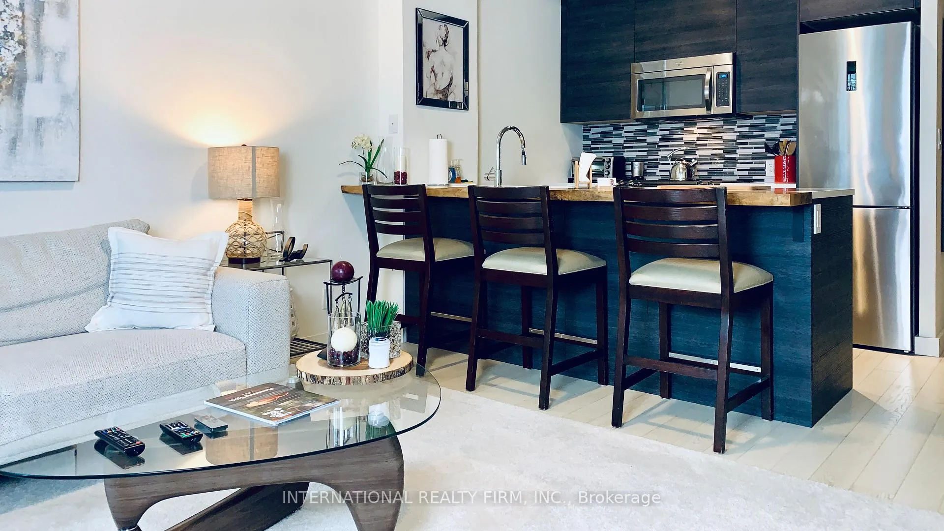 Photo 7 of Unit 815, 111 Bathurst Street, Toronto, Waterfront Communities — HOMEH