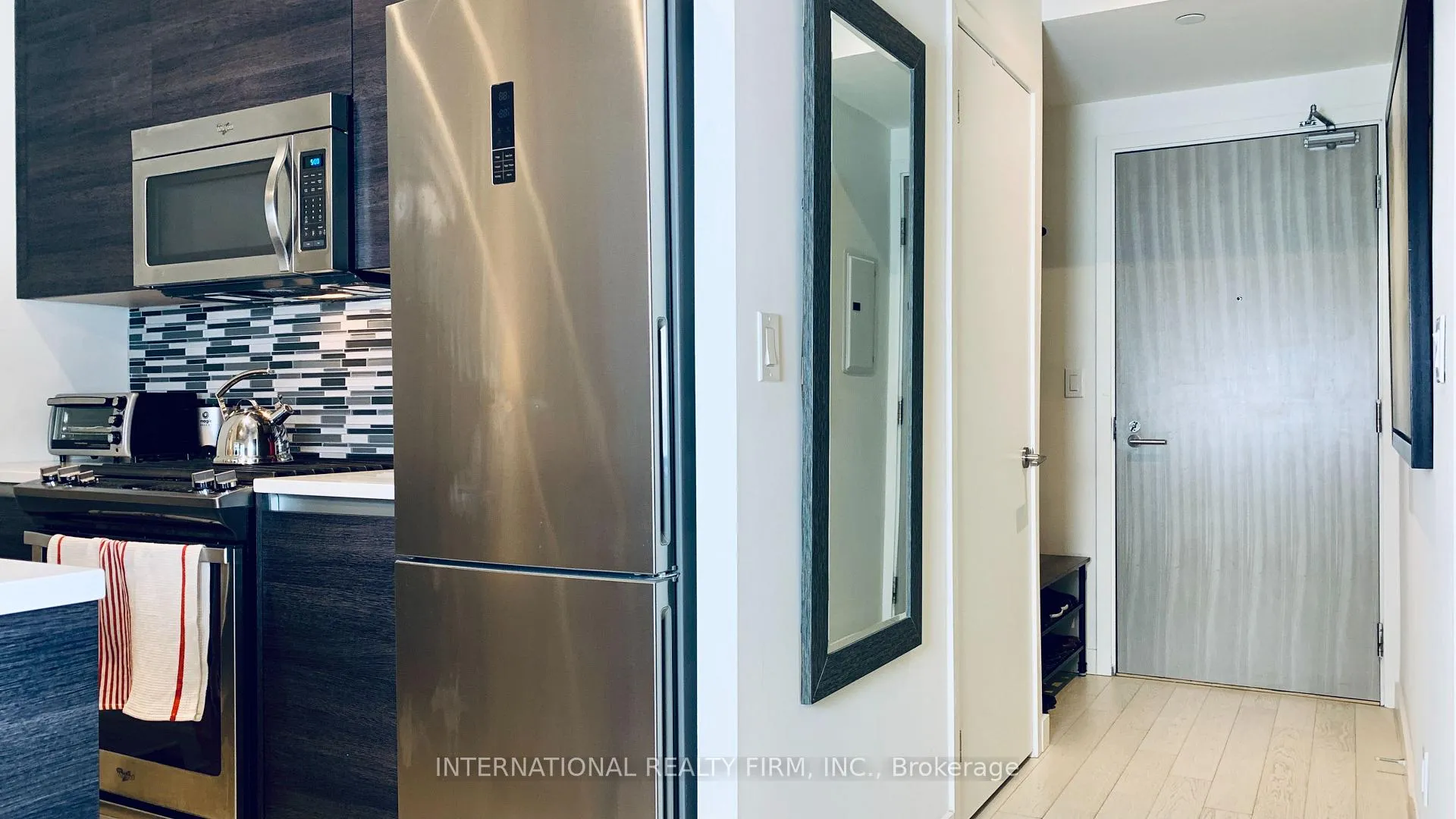 Photo 10 of Unit 815, 111 Bathurst Street, Toronto, Waterfront Communities — HOMEH