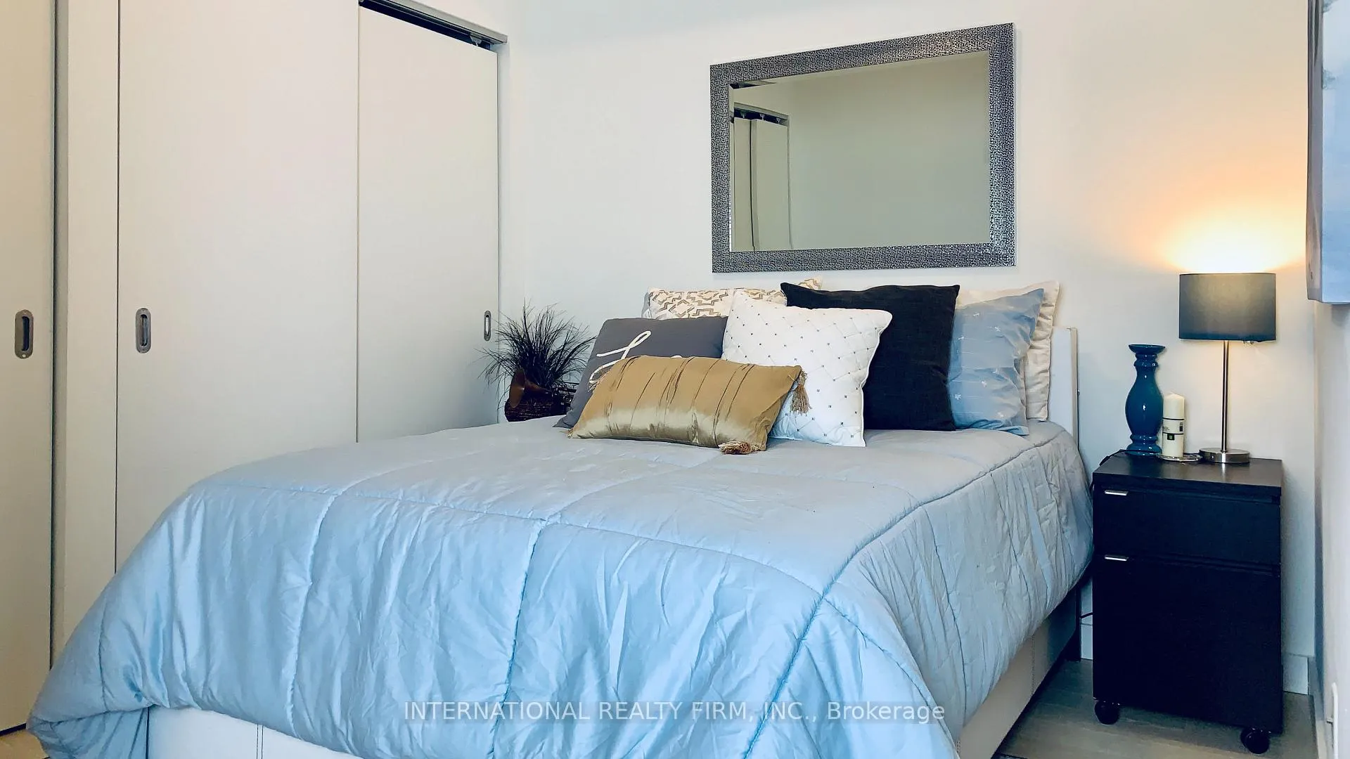 Photo 13 of Unit 815, 111 Bathurst Street, Toronto, Waterfront Communities — HOMEH