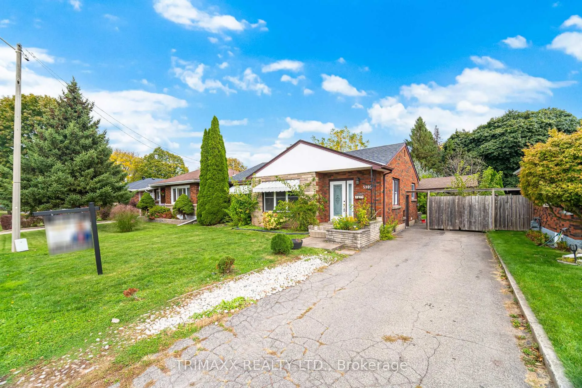 Photo 3 of 5302 Biamonte Parkway, Niagara Falls, Cherrywood — HOMEH