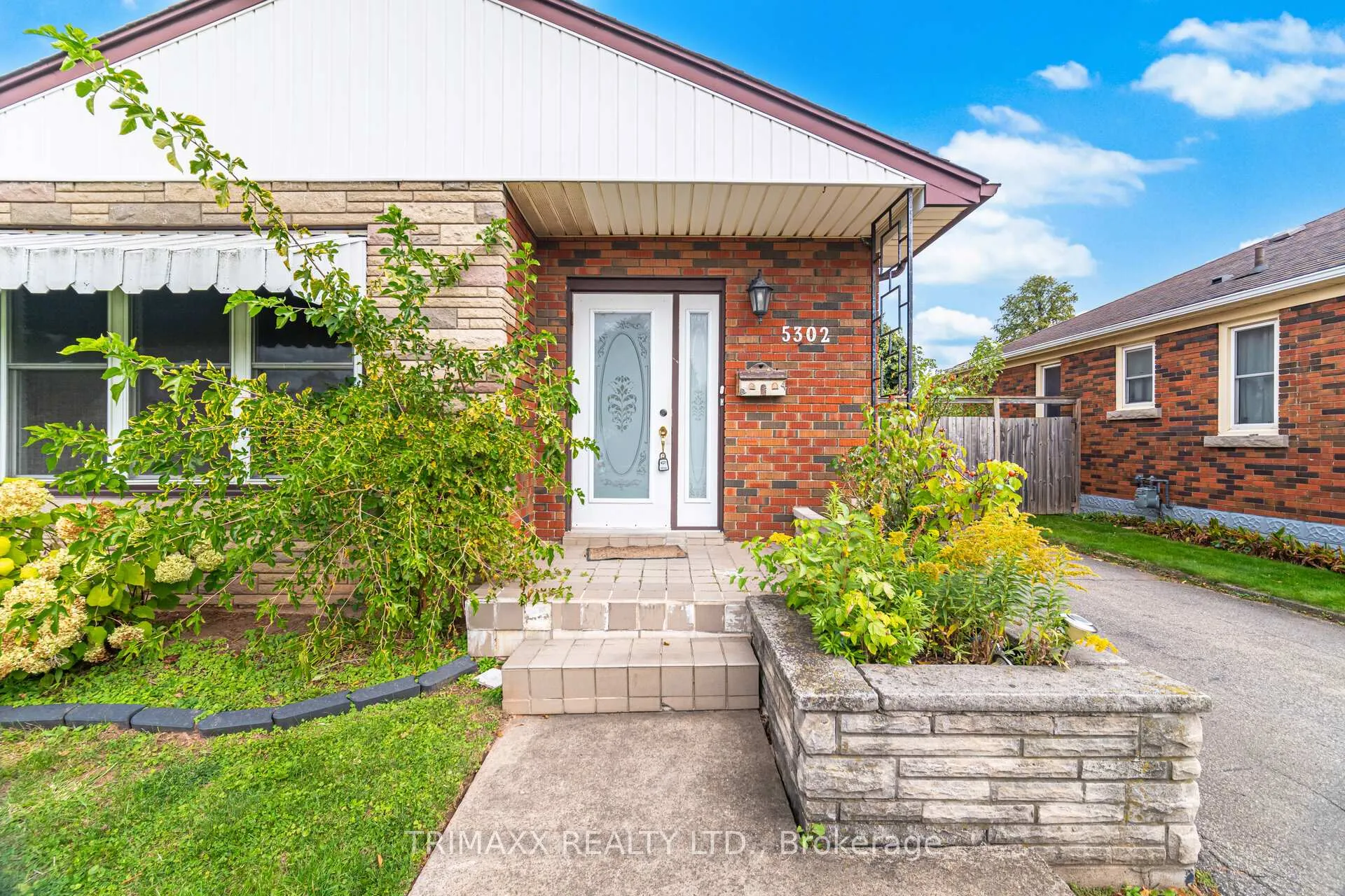 Photo 4 of 5302 Biamonte Parkway, Niagara Falls, Cherrywood — HOMEH
