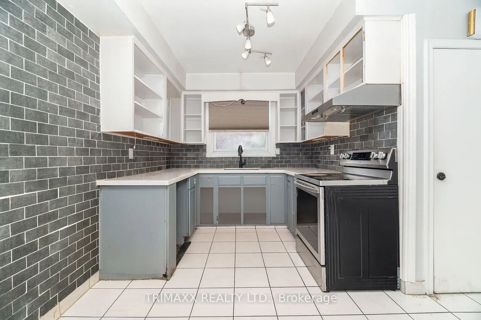 Photo 6 of 5302 Biamonte Parkway, Niagara Falls, Cherrywood — HOMEH
