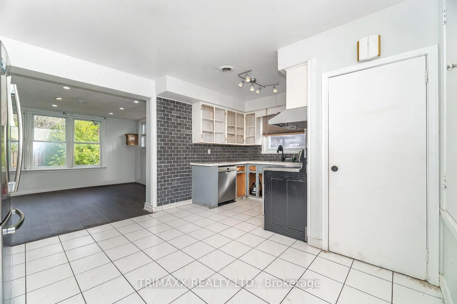 Photo 7 of 5302 Biamonte Parkway, Niagara Falls, Cherrywood — HOMEH