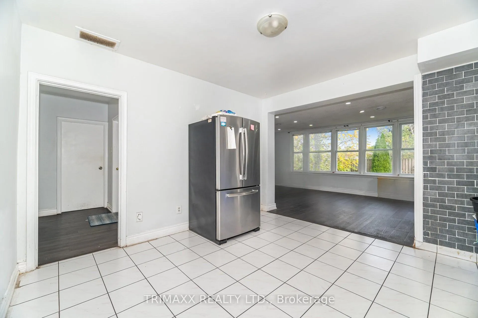 Photo 9 of 5302 Biamonte Parkway, Niagara Falls, Cherrywood — HOMEH