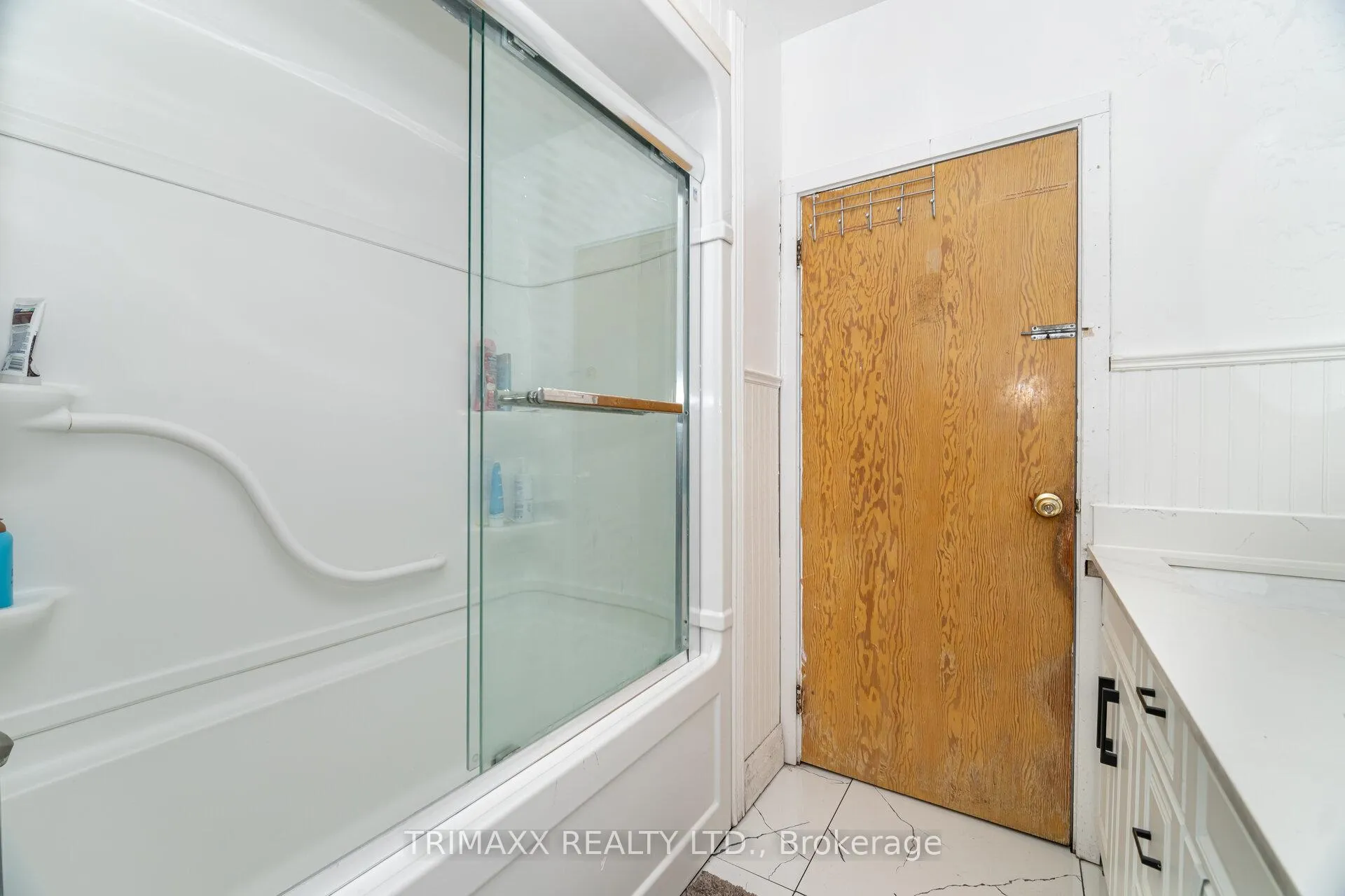 Photo 15 of 5302 Biamonte Parkway, Niagara Falls, Cherrywood — HOMEH