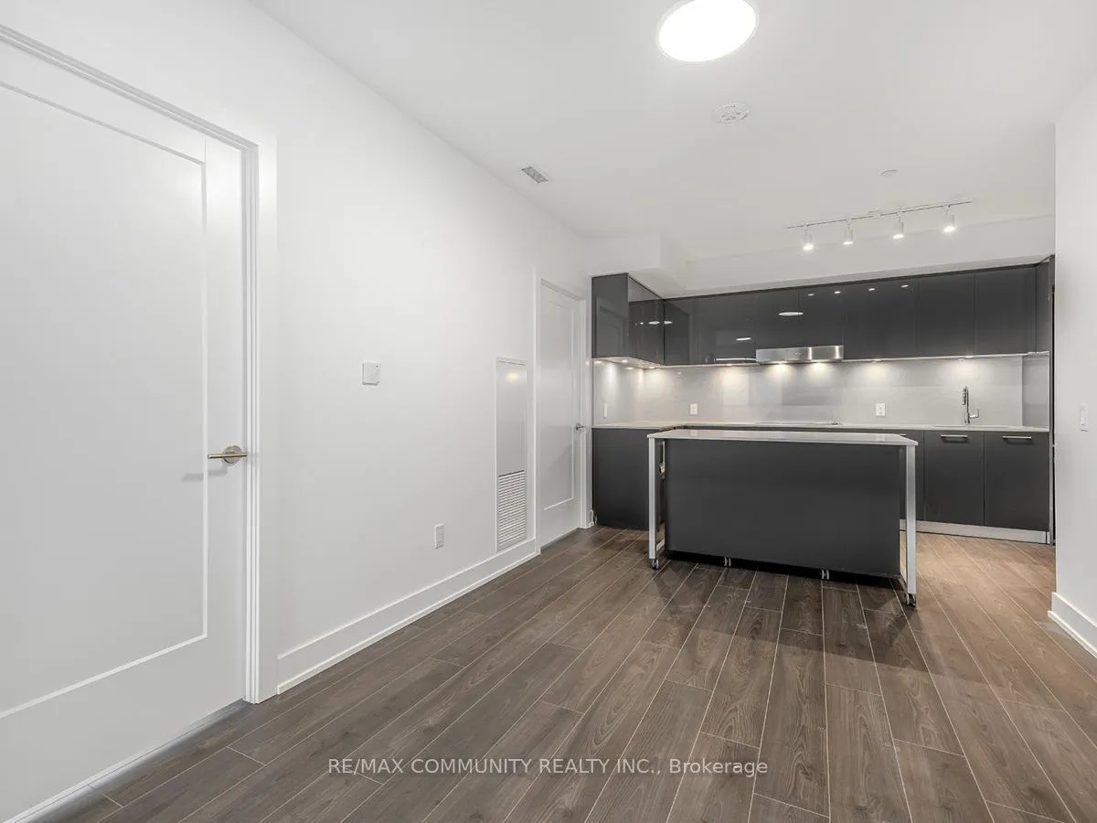 Photo 9 of Unit 1109, 8 Cedarland Drive, Markham, Unionville — HOMEH