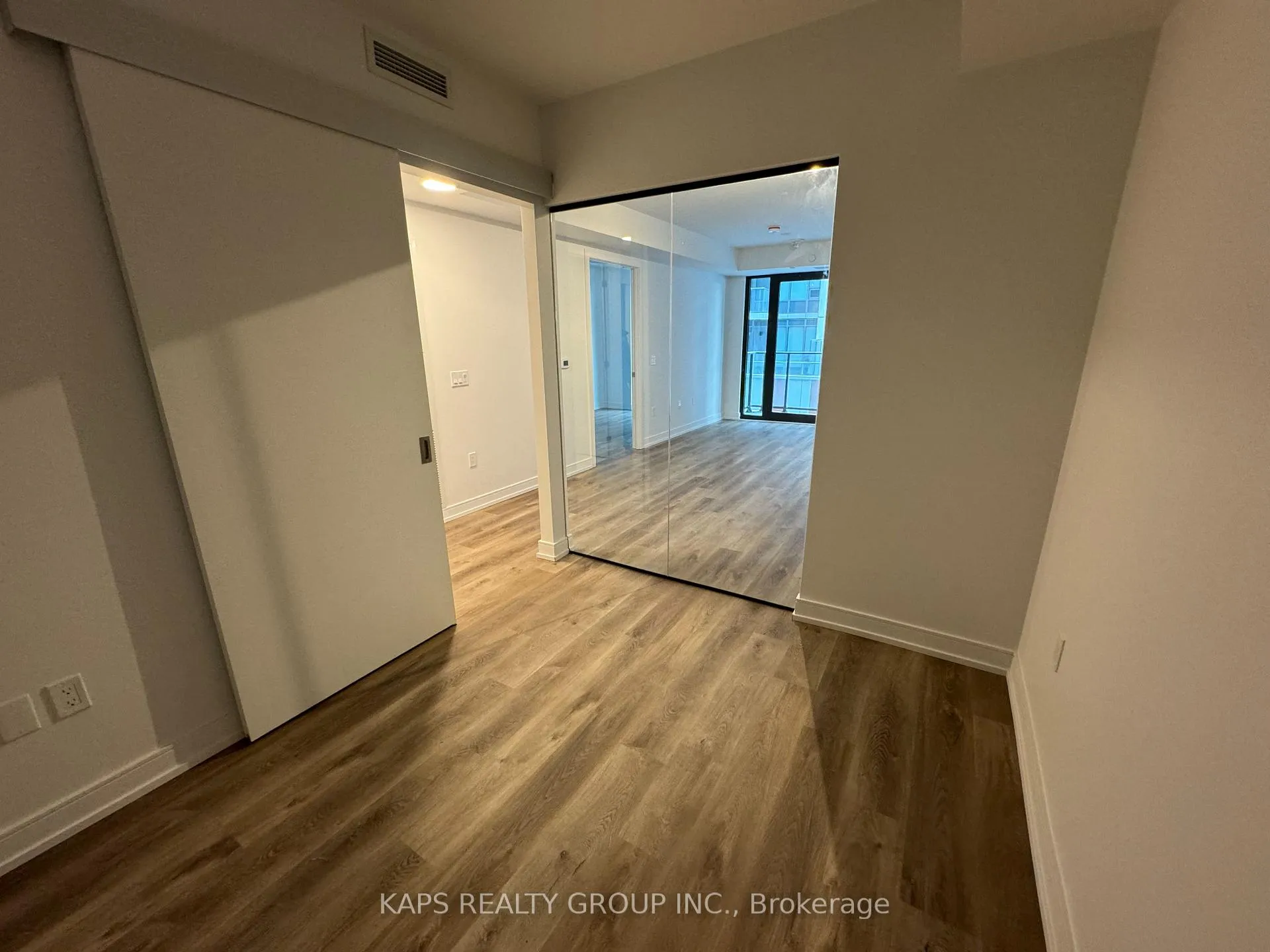 Photo 4 of Unit 419, 1 Jarvis Street, Hamilton, Beasley — HOMEH
