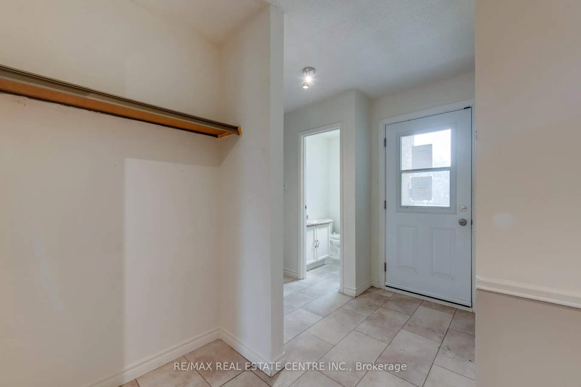 Photo 5 of Unit 15, 700 Harmony Road N, Oshawa, Pinecrest — HOMEH
