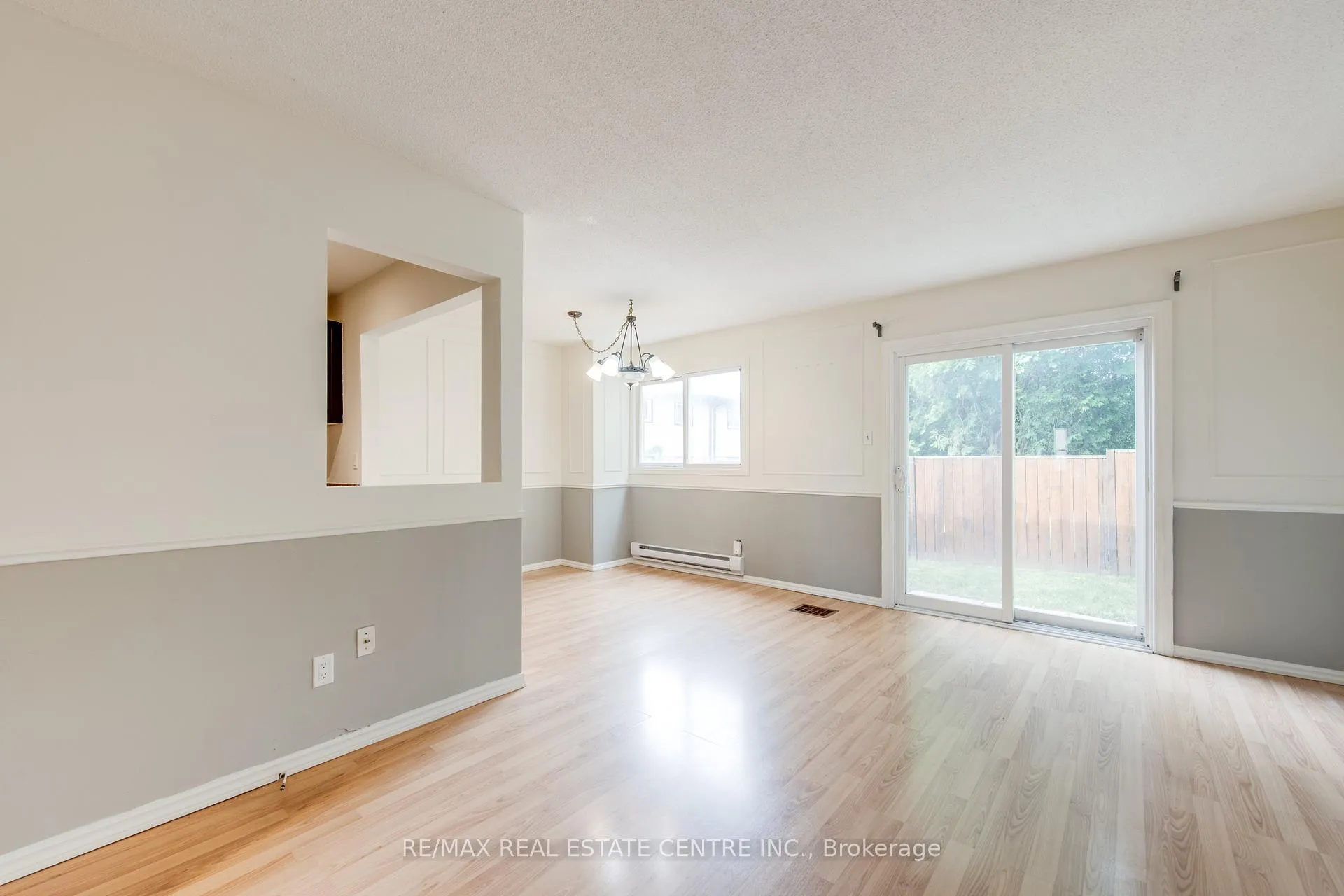Photo 7 of Unit 15, 700 Harmony Road N, Oshawa, Pinecrest — HOMEH