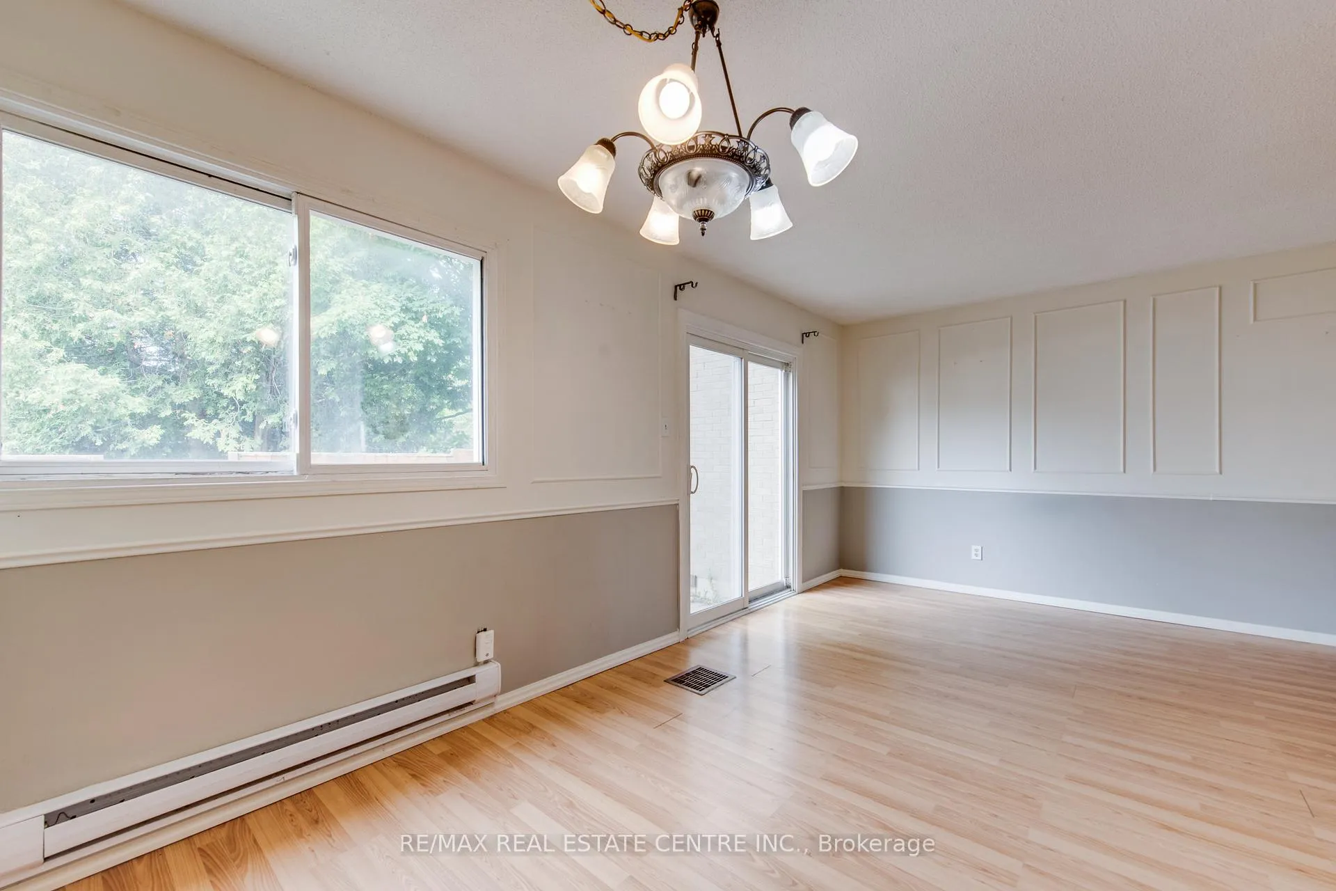 Photo 9 of Unit 15, 700 Harmony Road N, Oshawa, Pinecrest — HOMEH