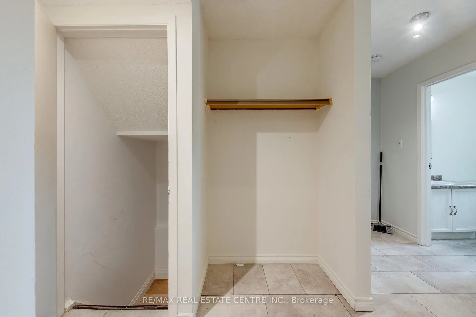 Photo 26 of Unit 15, 700 Harmony Road N, Oshawa, Pinecrest — HOMEH