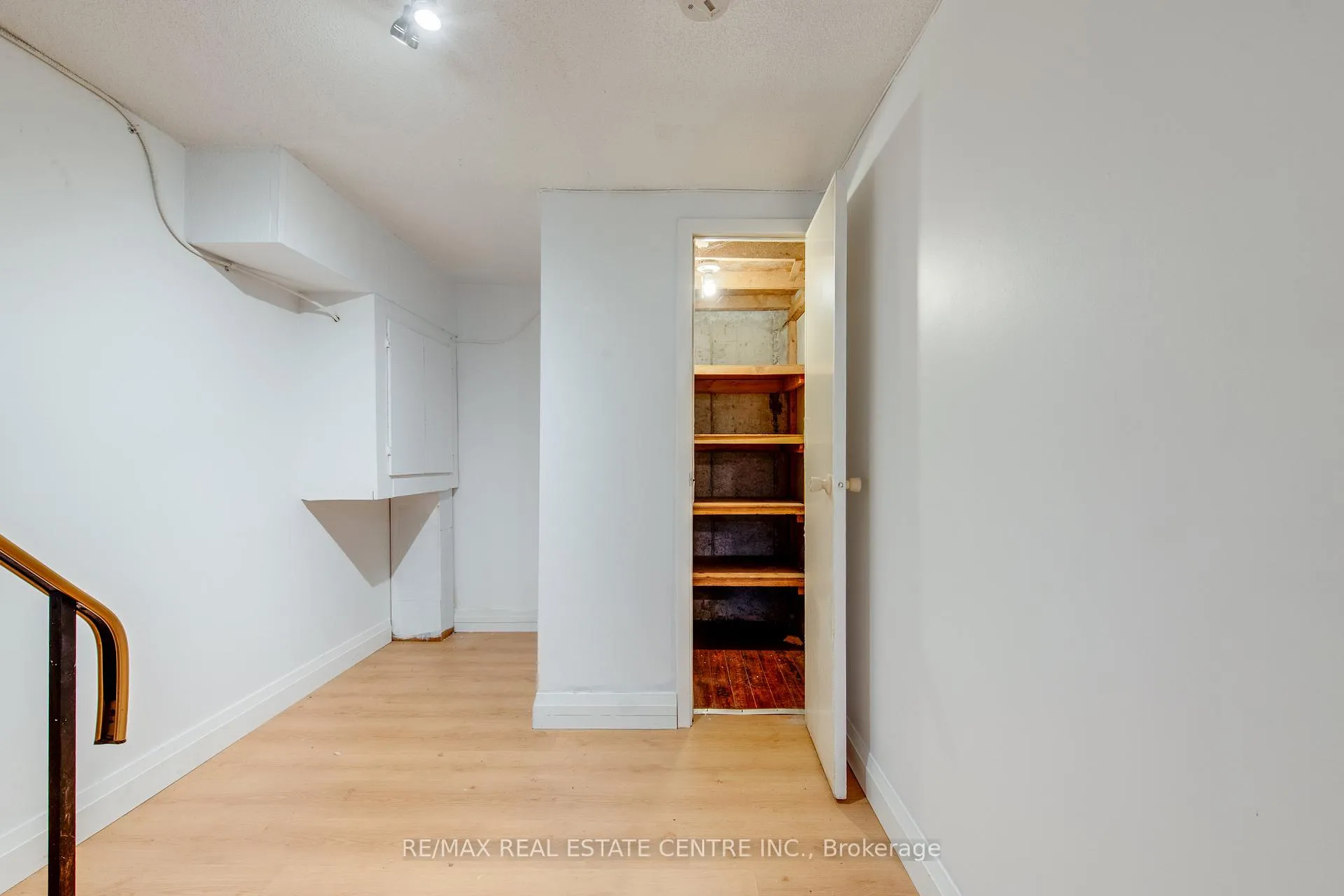 Photo 28 of Unit 15, 700 Harmony Road N, Oshawa, Pinecrest — HOMEH