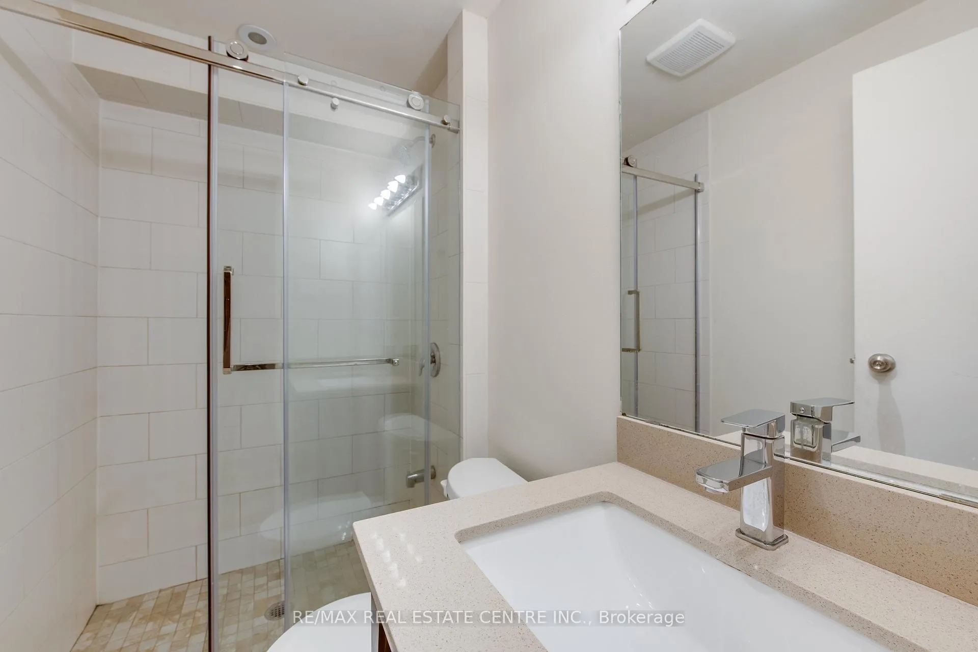 Photo 30 of Unit 15, 700 Harmony Road N, Oshawa, Pinecrest — HOMEH