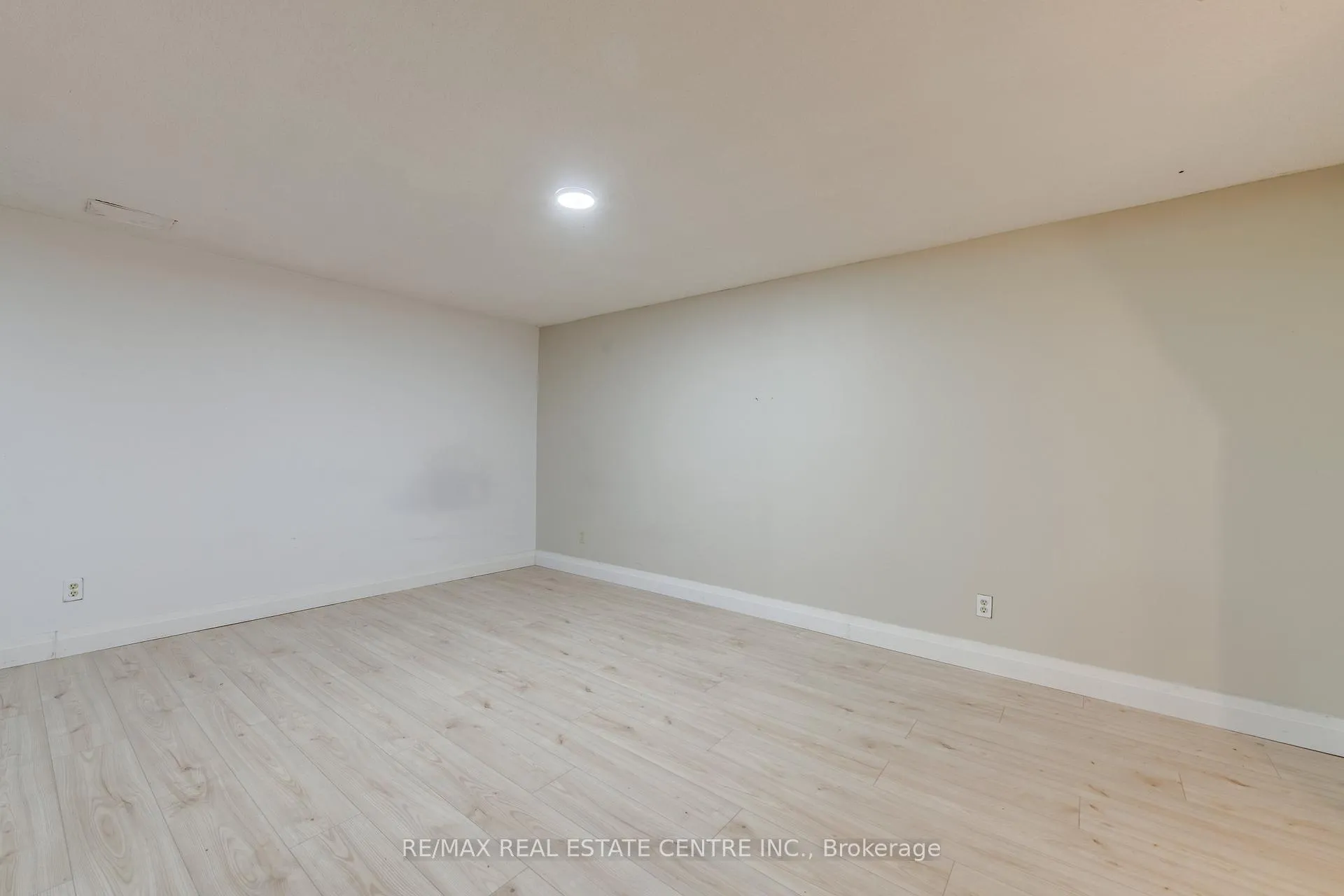 Photo 31 of Unit 15, 700 Harmony Road N, Oshawa, Pinecrest — HOMEH
