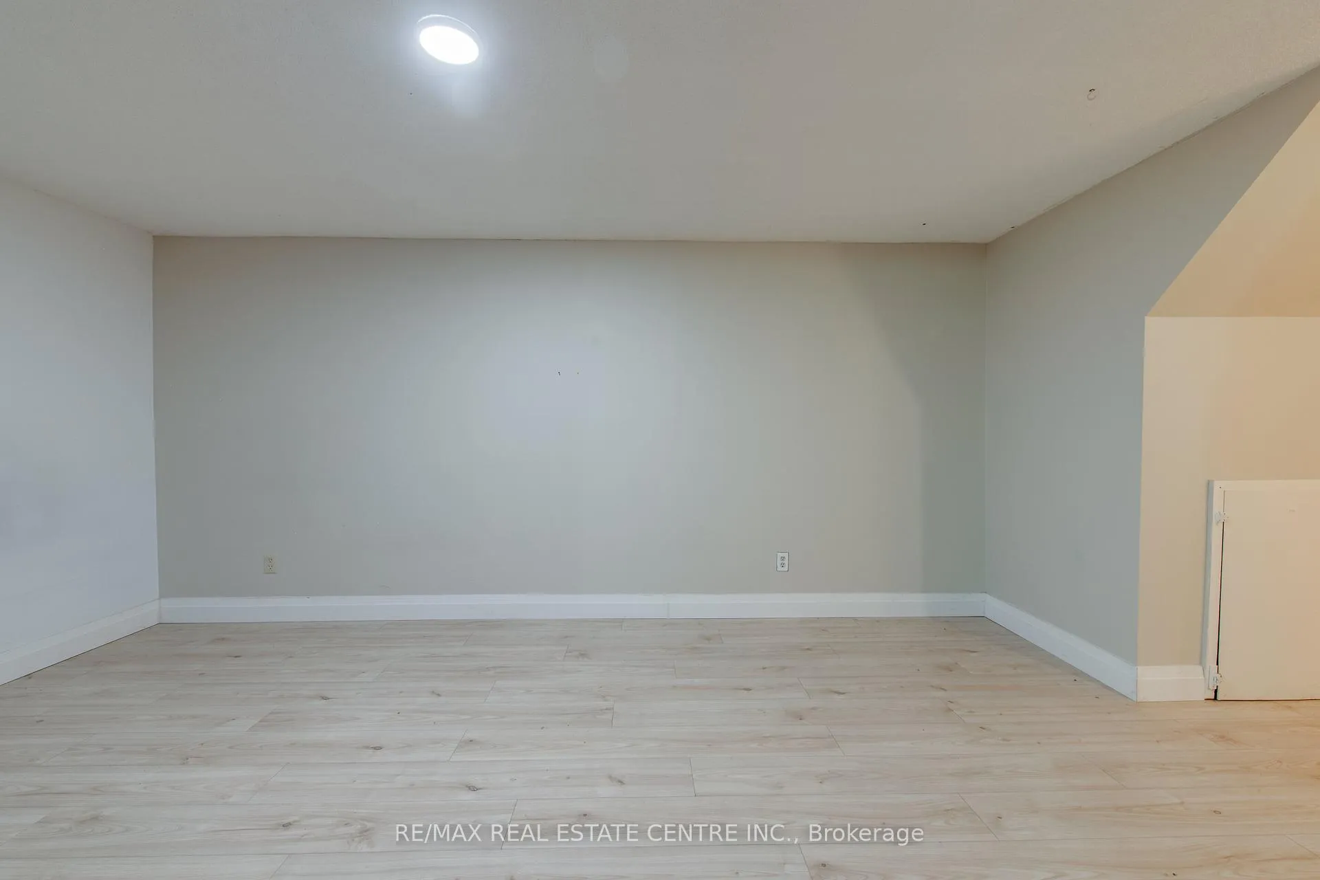 Photo 35 of Unit 15, 700 Harmony Road N, Oshawa, Pinecrest — HOMEH