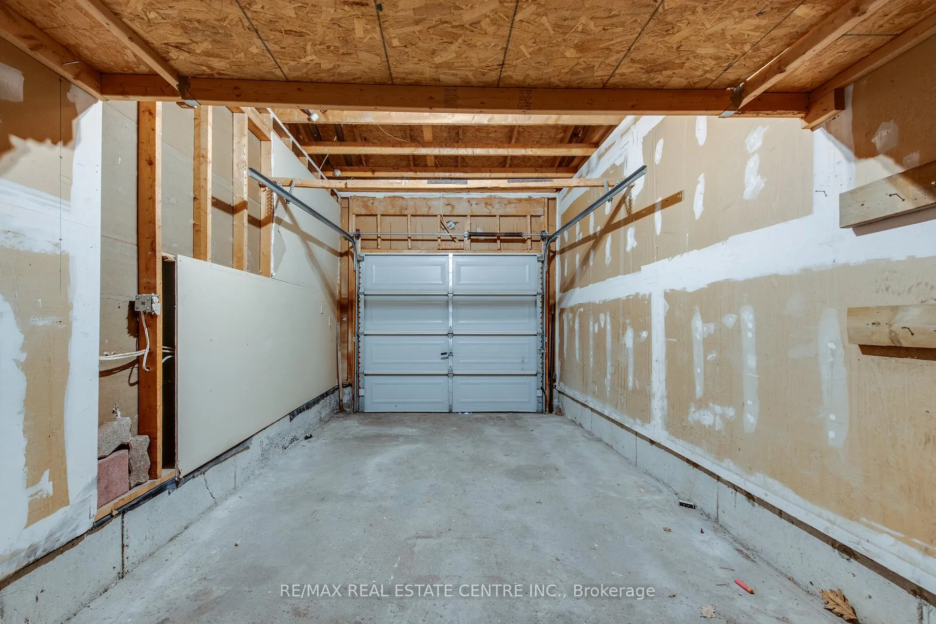 Photo 38 of Unit 15, 700 Harmony Road N, Oshawa, Pinecrest — HOMEH