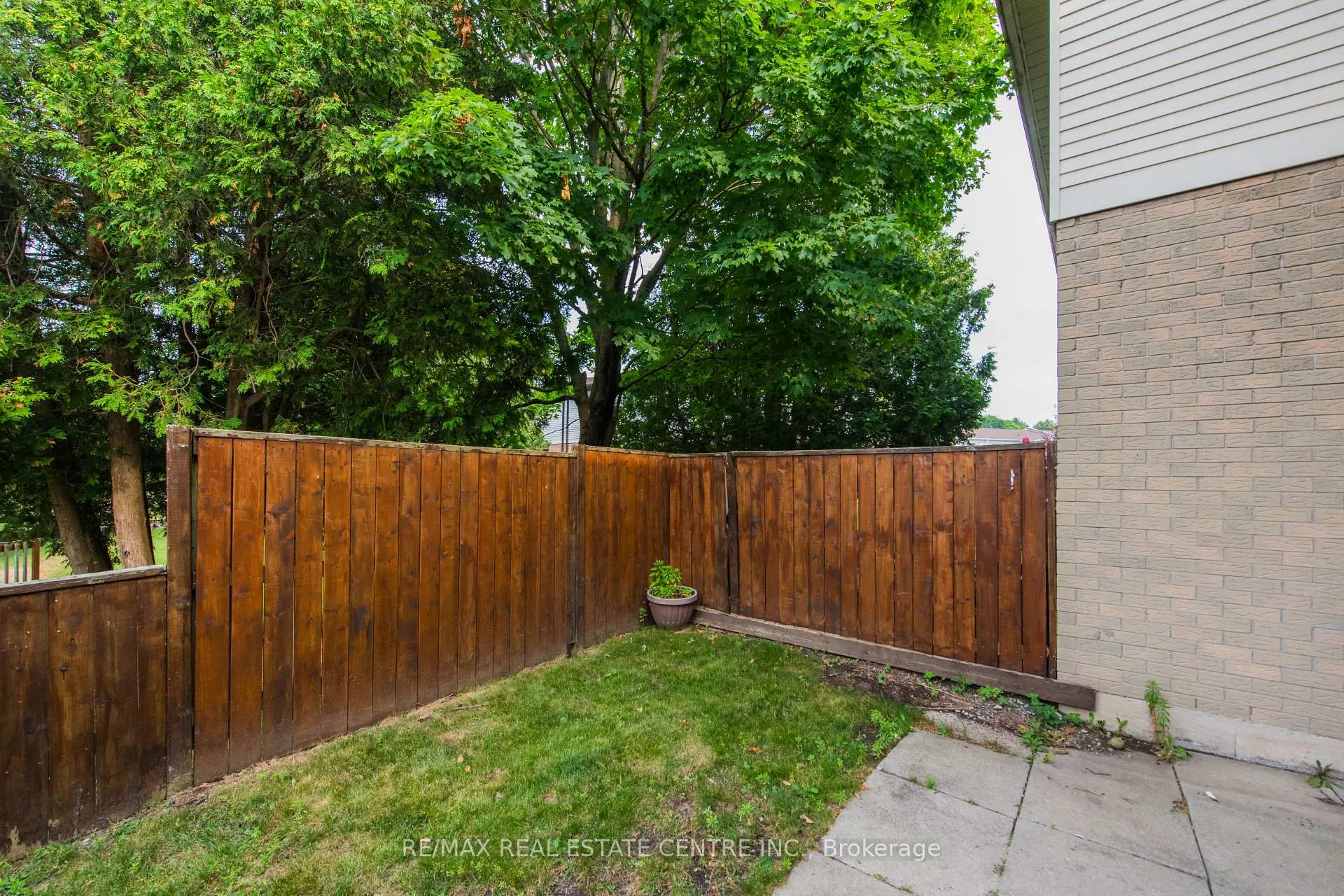Photo 40 of Unit 15, 700 Harmony Road N, Oshawa, Pinecrest — HOMEH