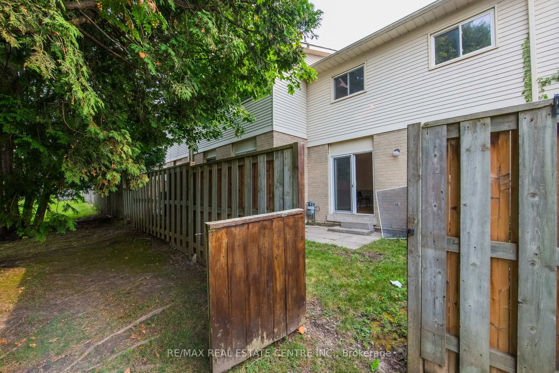 Photo 42 of Unit 15, 700 Harmony Road N, Oshawa, Pinecrest — HOMEH
