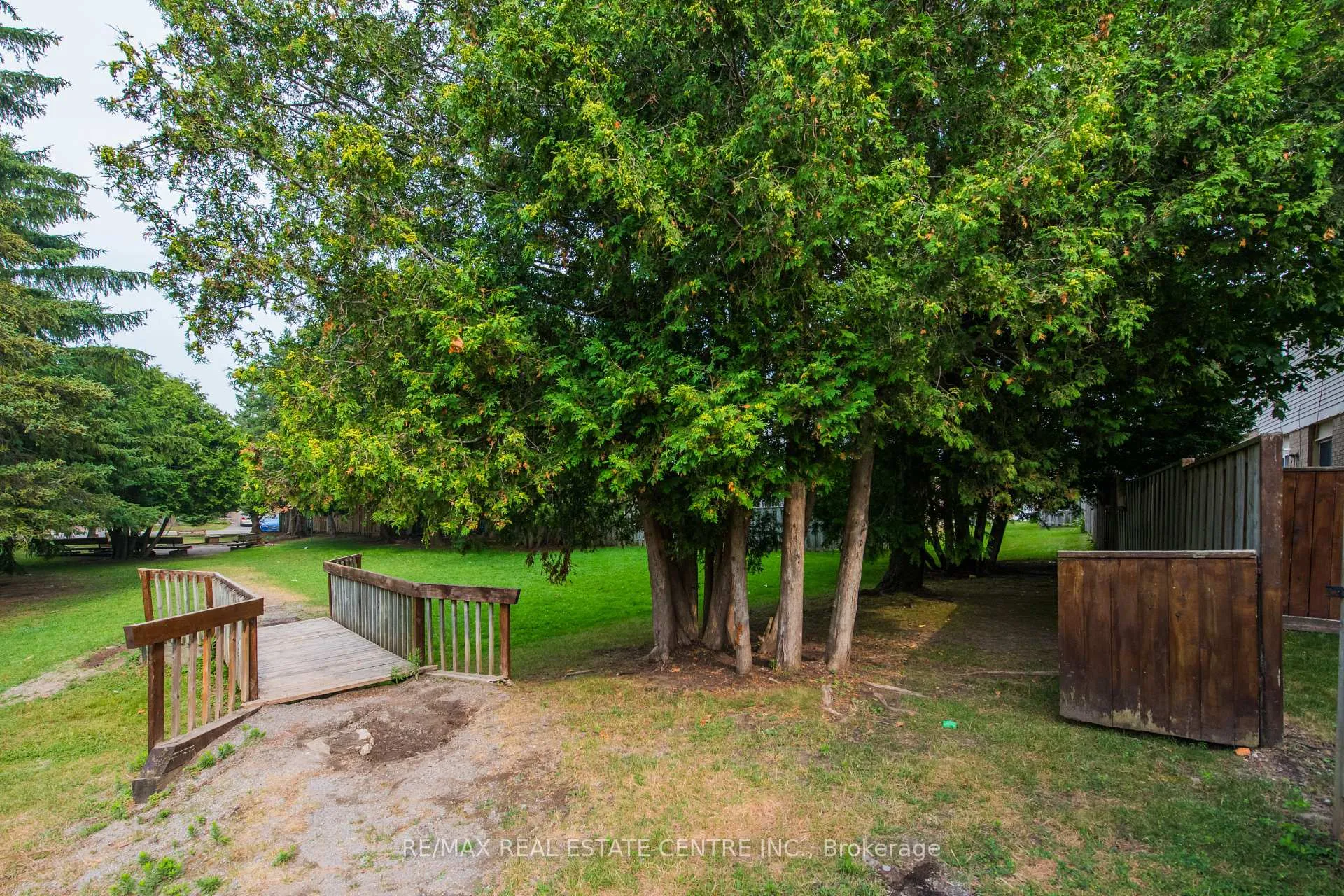Photo 43 of Unit 15, 700 Harmony Road N, Oshawa, Pinecrest — HOMEH