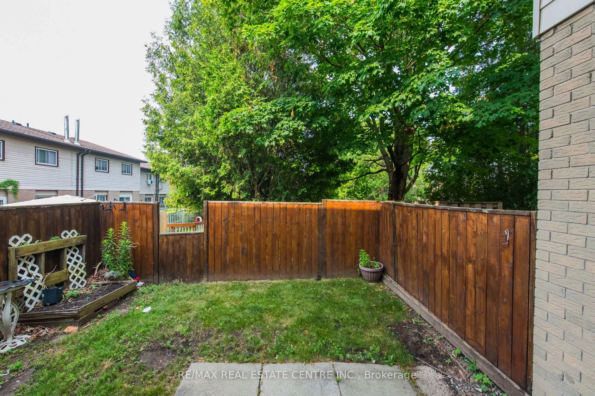 Photo 45 of Unit 15, 700 Harmony Road N, Oshawa, Pinecrest — HOMEH