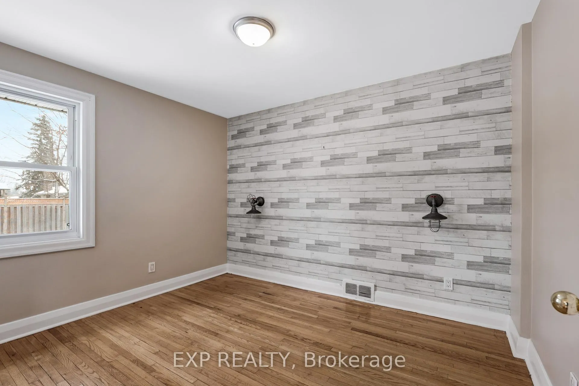 Photo 21 of 115 Duckworth Street, Barrie, Codrington — HOMEH