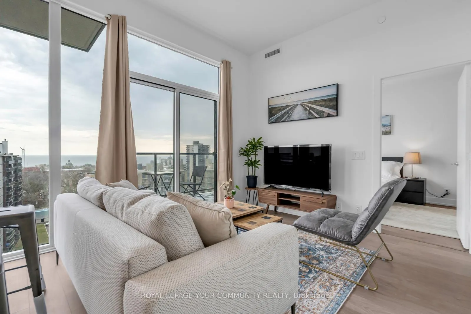 Photo 5 of Unit 1106, 270 Dufferin Street, Toronto, South Parkdale — HOMEH