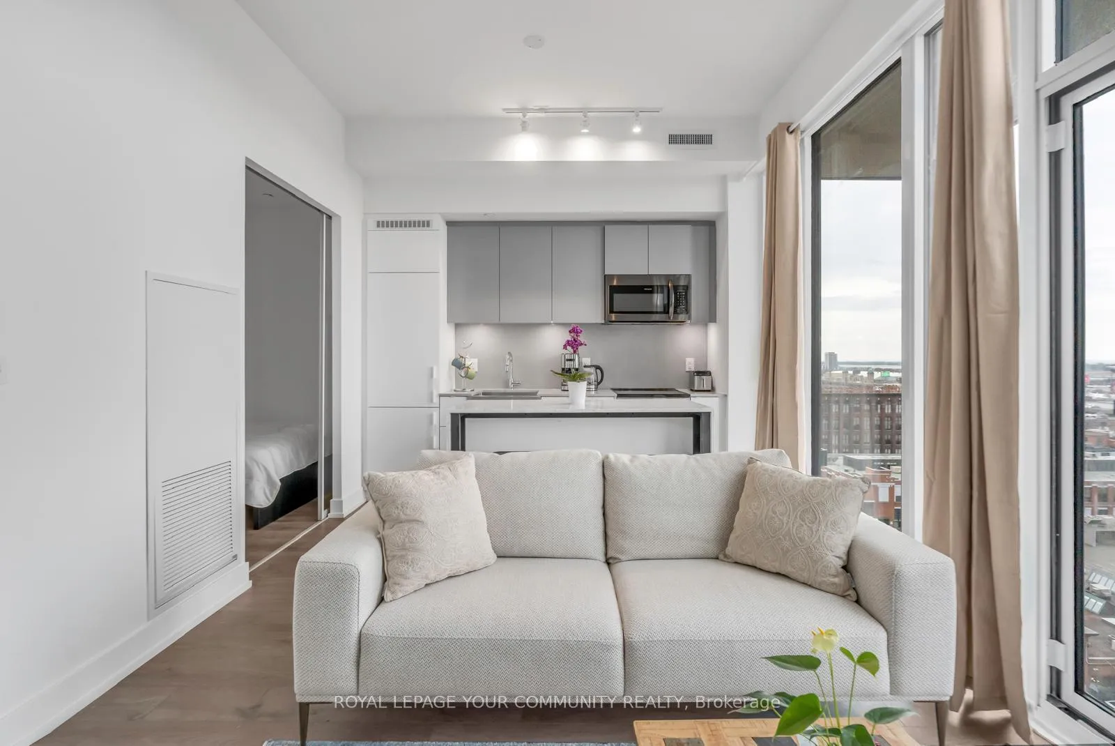 Photo 6 of Unit 1106, 270 Dufferin Street, Toronto, South Parkdale — HOMEH