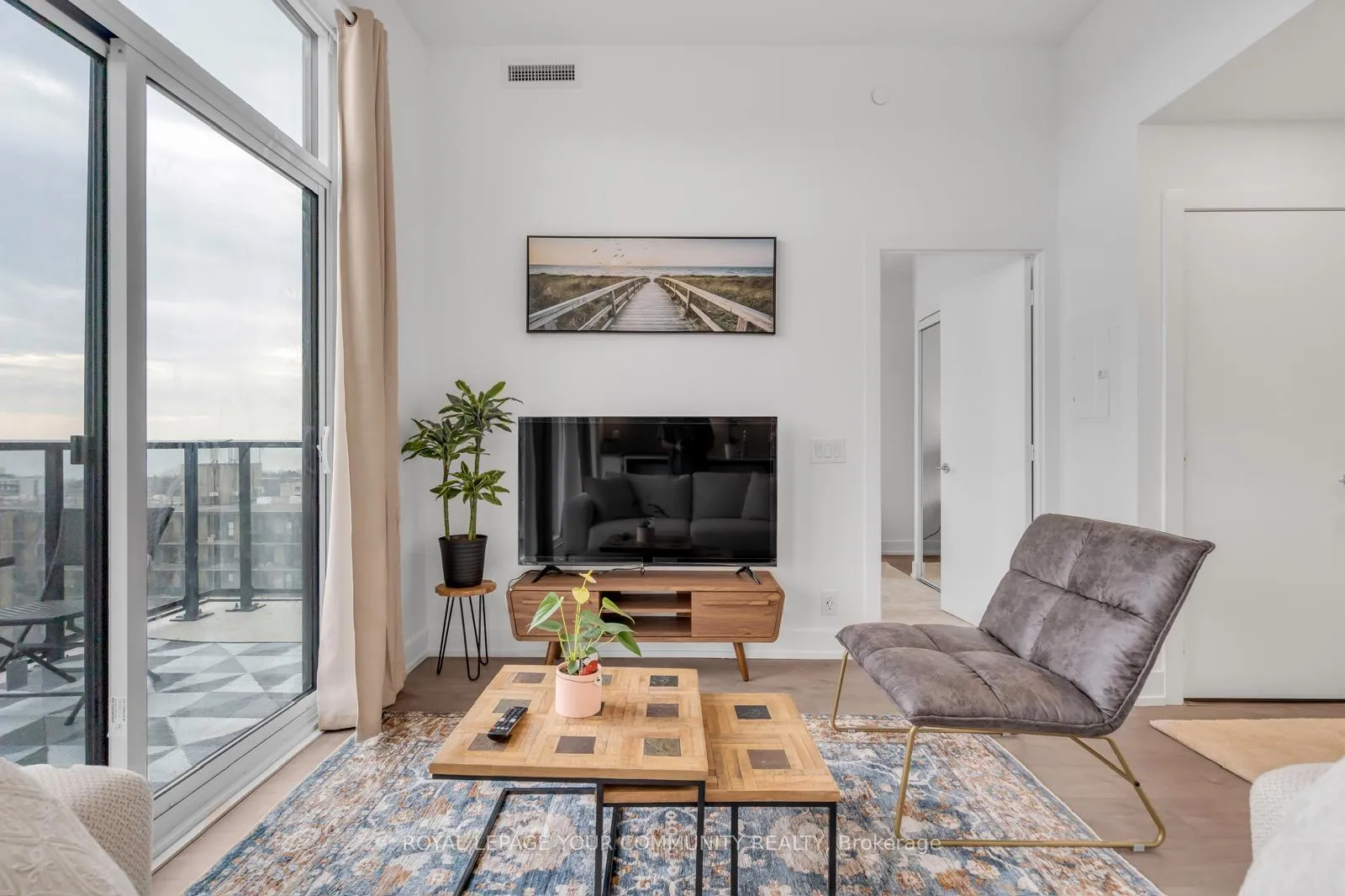 Photo 8 of Unit 1106, 270 Dufferin Street, Toronto, South Parkdale — HOMEH