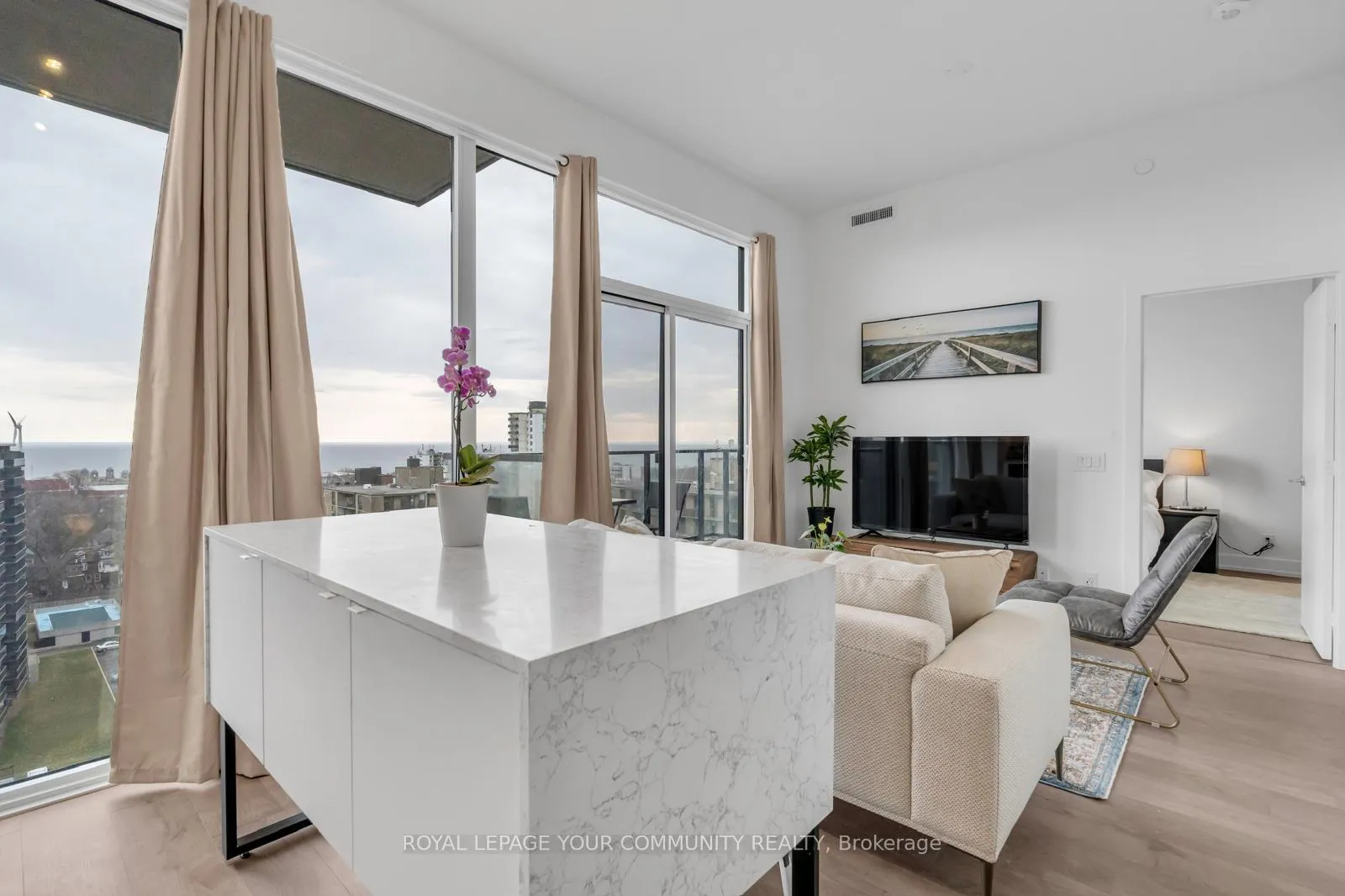 Photo 9 of Unit 1106, 270 Dufferin Street, Toronto, South Parkdale — HOMEH