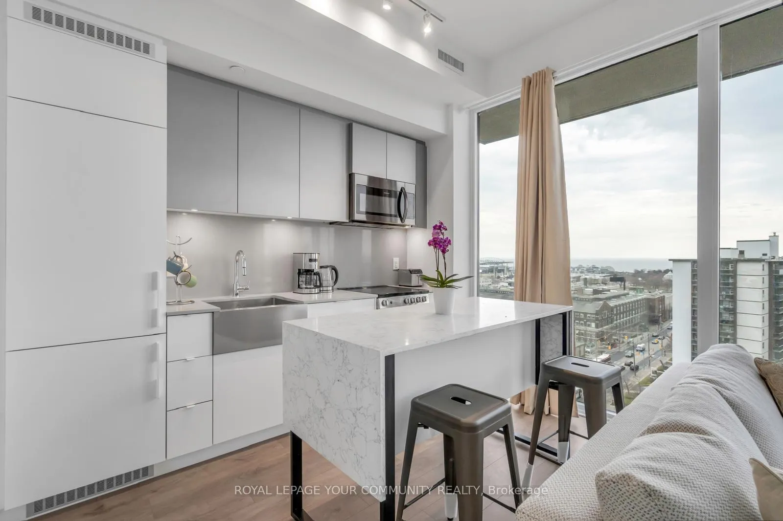 Photo 10 of Unit 1106, 270 Dufferin Street, Toronto, South Parkdale — HOMEH