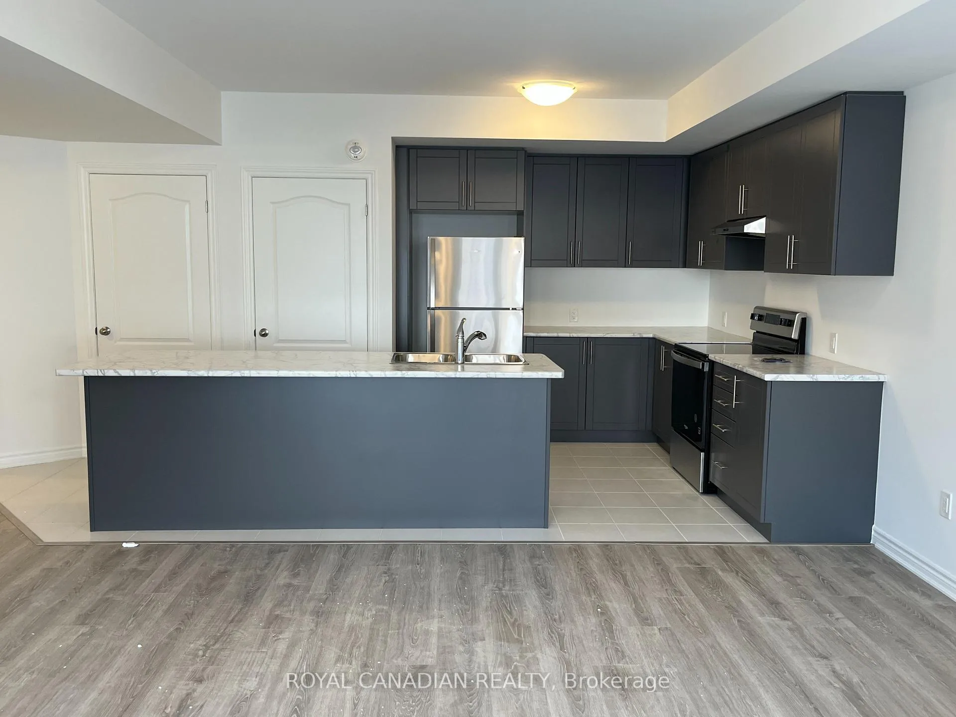Photo 3 of Unit 202A, 439 Dougall Avenue, Caledon, Rural Caledon — HOMEH