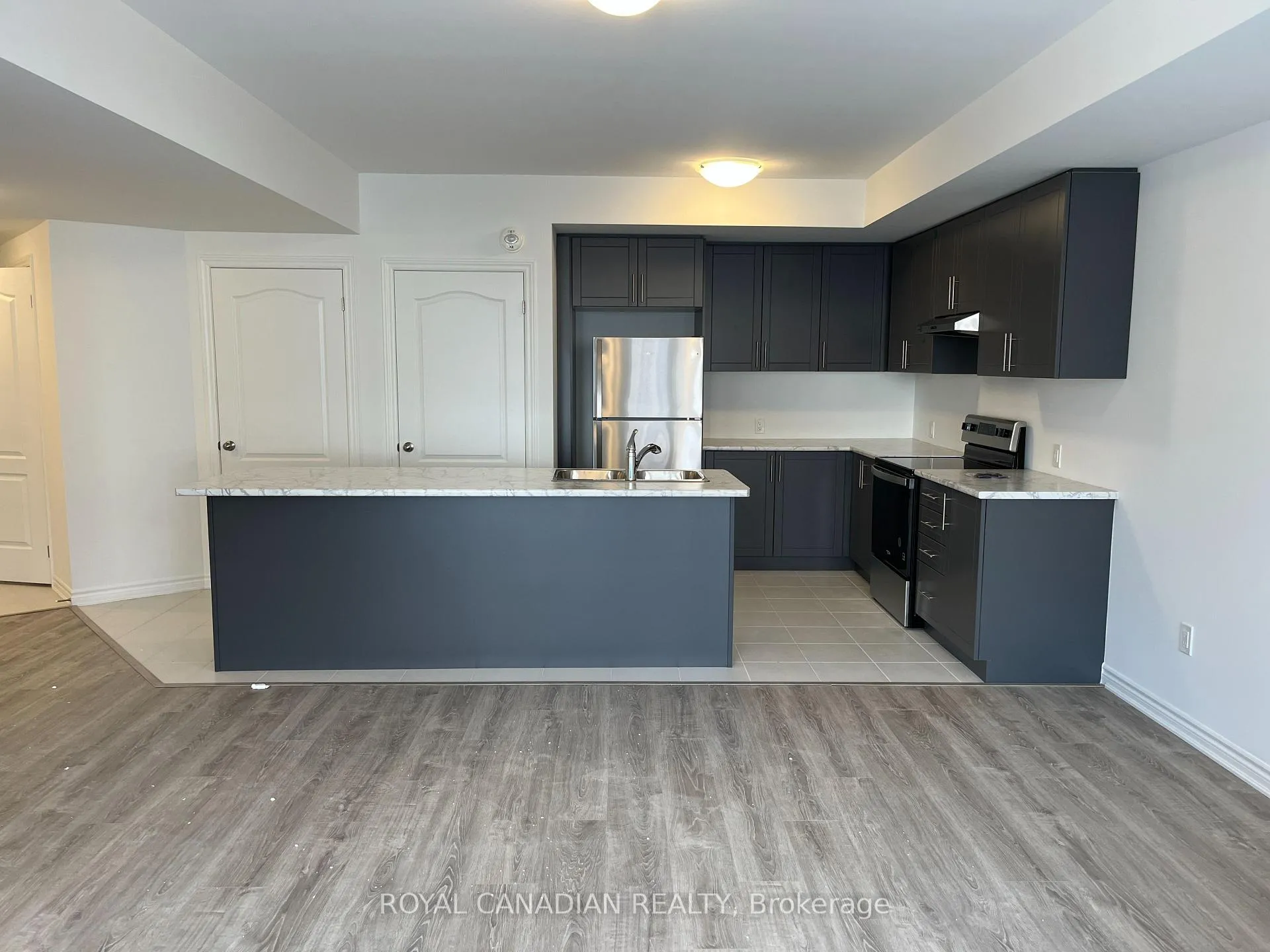 Photo 4 of Unit 202A, 439 Dougall Avenue, Caledon, Rural Caledon — HOMEH
