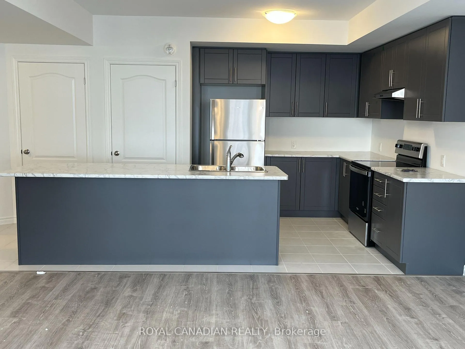 Photo 5 of Unit 202A, 439 Dougall Avenue, Caledon, Rural Caledon — HOMEH