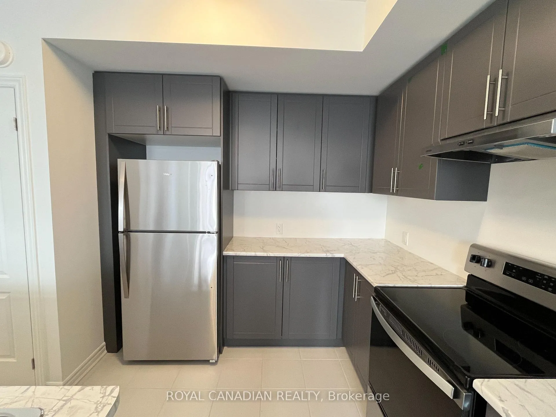 Photo 7 of Unit 202A, 439 Dougall Avenue, Caledon, Rural Caledon — HOMEH