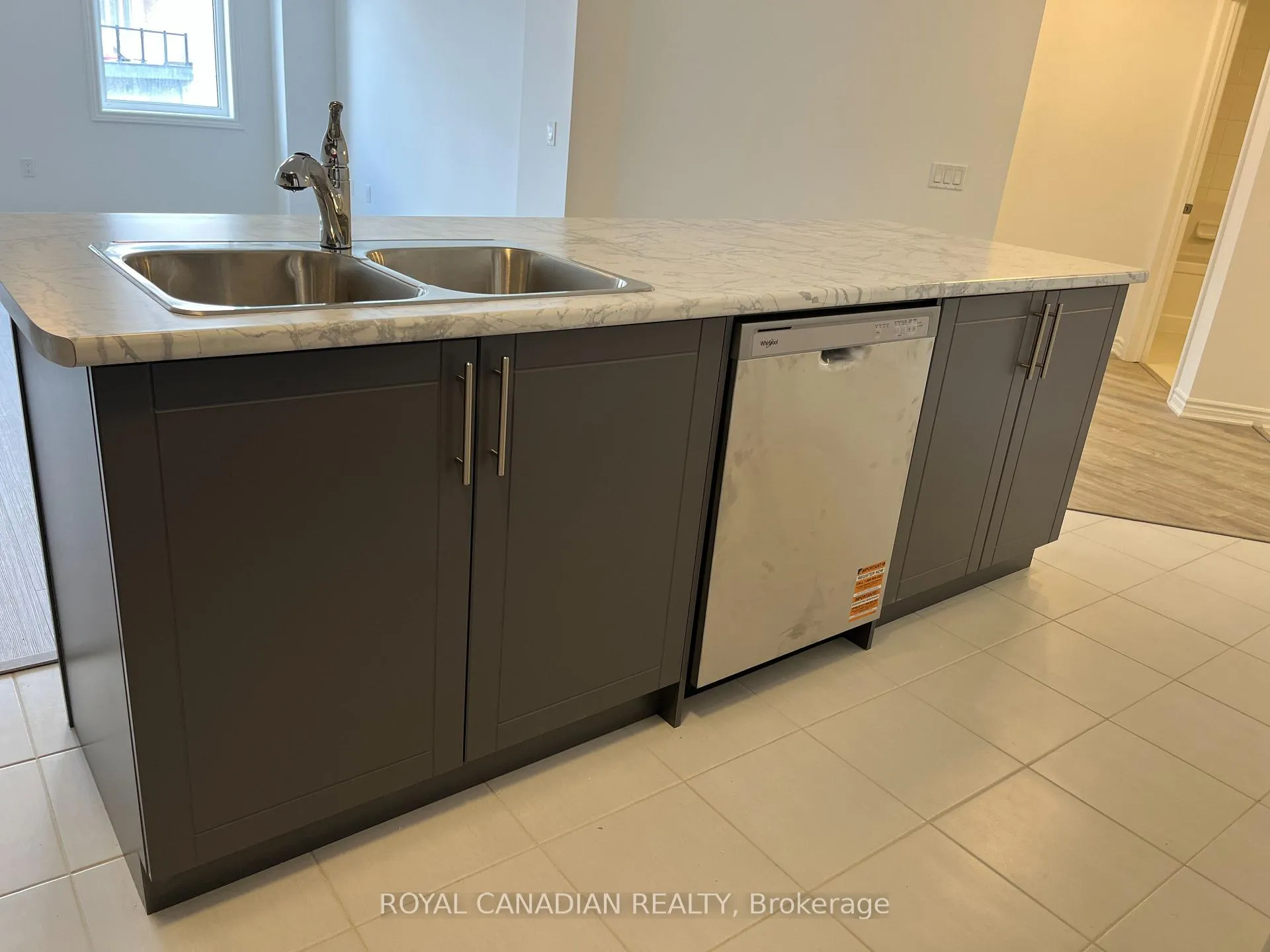 Photo 10 of Unit 202A, 439 Dougall Avenue, Caledon, Rural Caledon — HOMEH