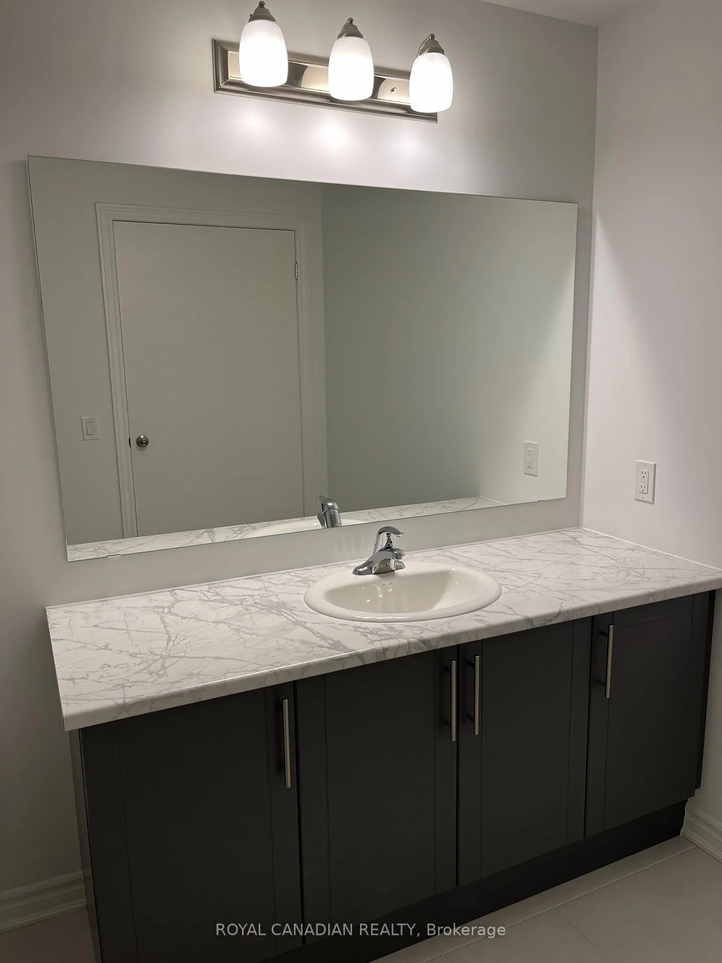 Photo 26 of Unit 202A, 439 Dougall Avenue, Caledon, Rural Caledon — HOMEH