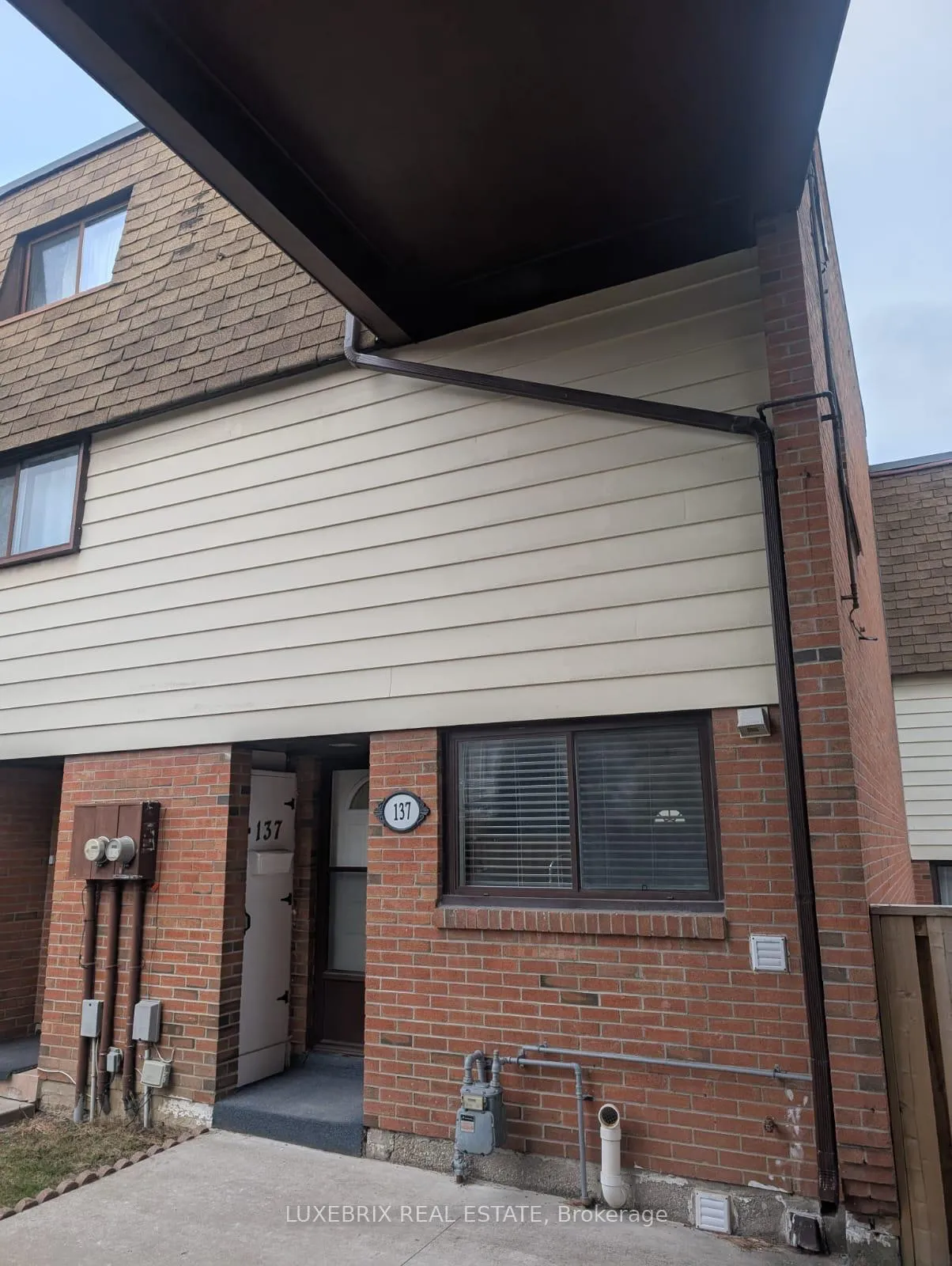 Front of Unit 137, 180 Mississauga Valley