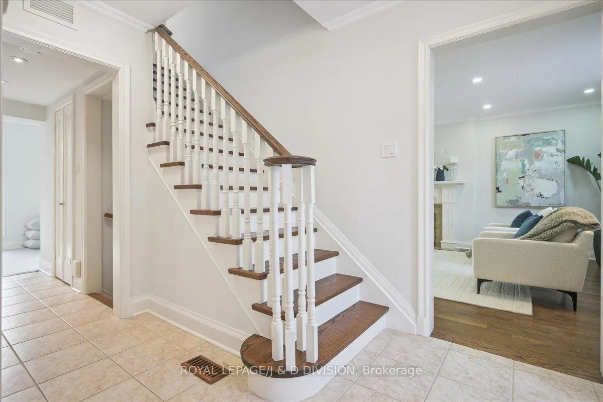 Photo 3 of 65 Chatsworth Drive, Toronto, Lawrence Park South — HOMEH