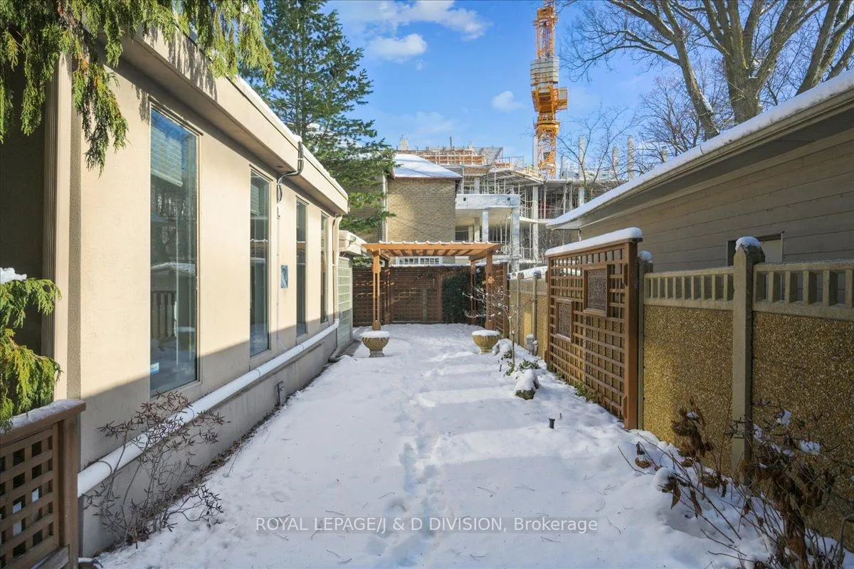 Photo 37 of 65 Chatsworth Drive, Toronto, Lawrence Park South — HOMEH