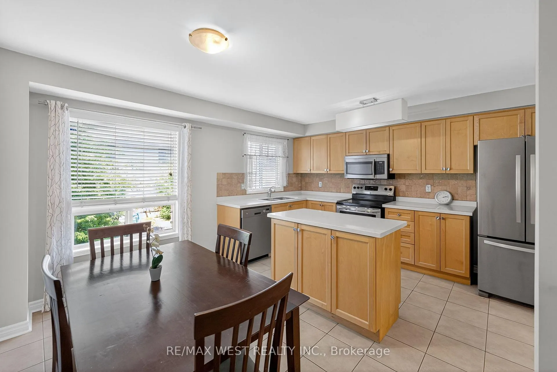Photo 7 of 48 Mcgonigal Lane, Ajax, Central — HOMEH