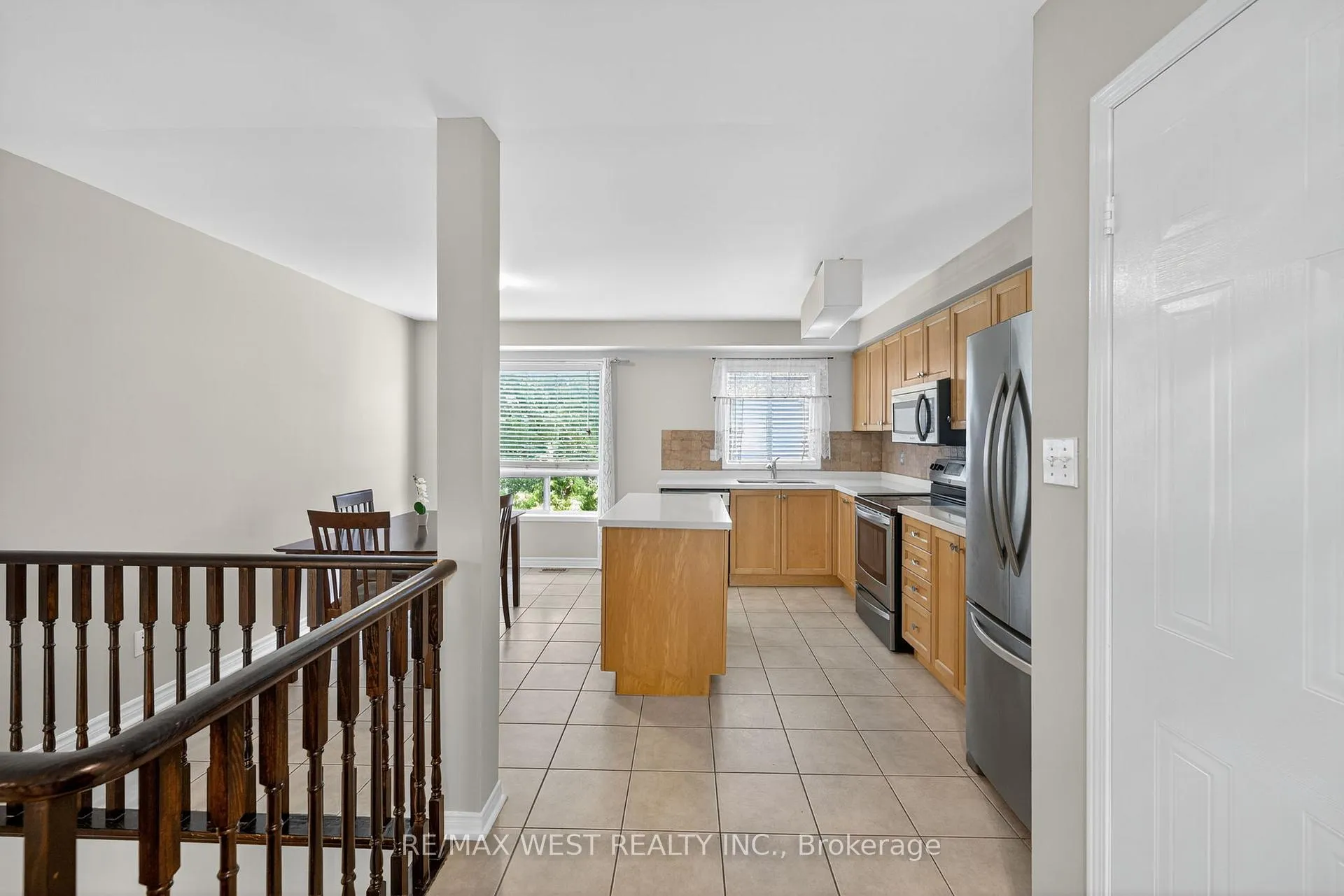 Photo 8 of 48 Mcgonigal Lane, Ajax, Central — HOMEH