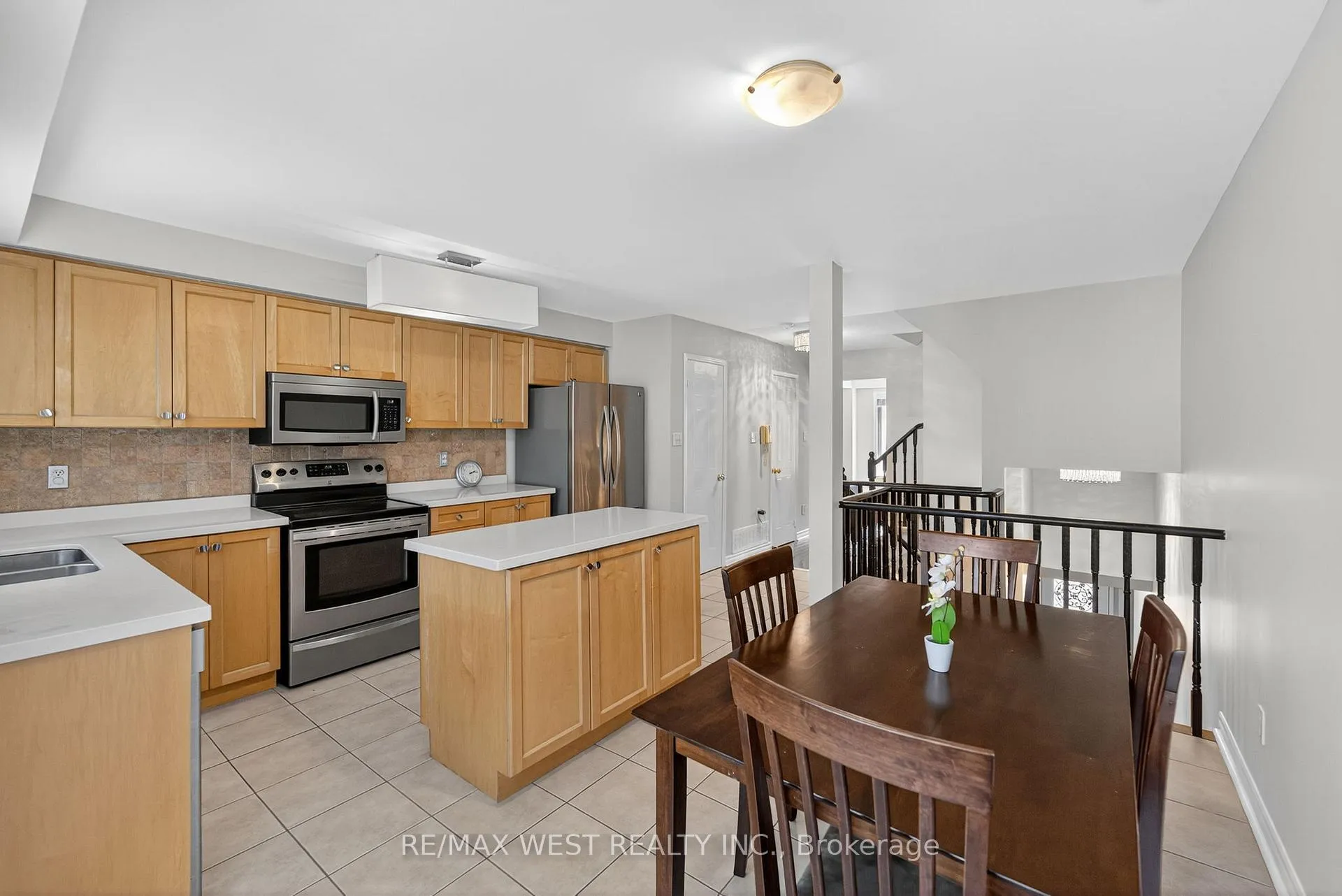 Photo 9 of 48 Mcgonigal Lane, Ajax, Central — HOMEH