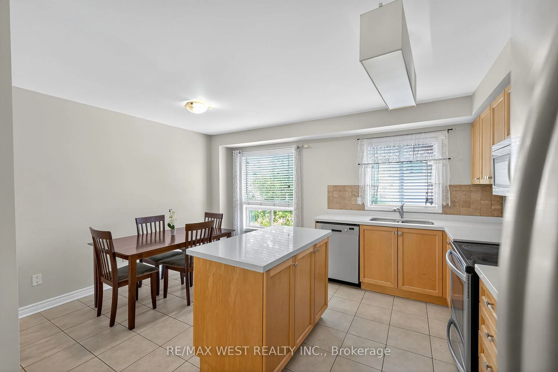 Photo 11 of 48 Mcgonigal Lane, Ajax, Central — HOMEH