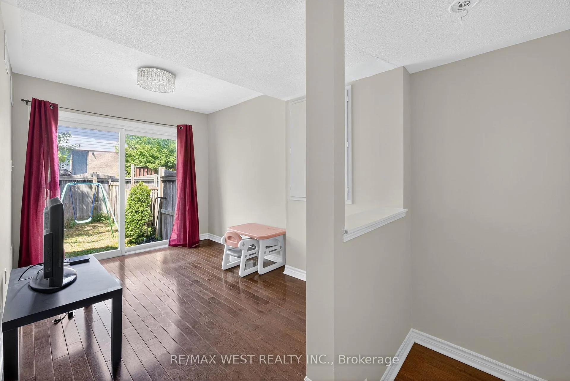 Photo 22 of 48 Mcgonigal Lane, Ajax, Central — HOMEH