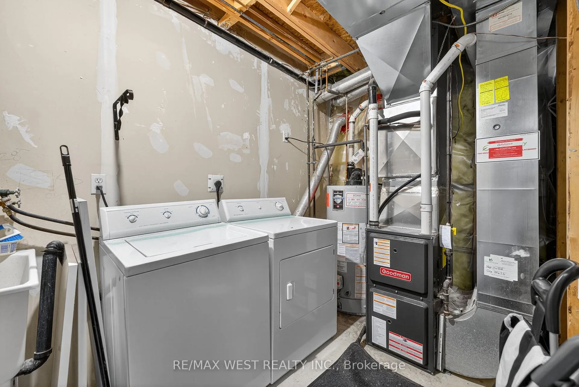 Photo 24 of 48 Mcgonigal Lane, Ajax, Central — HOMEH