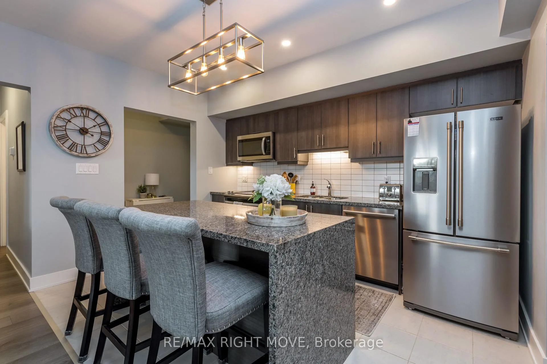 Photo 5 of Unit 410, 5 Chef Lane, Barrie, Rural Barrie Southeast — HOMEH