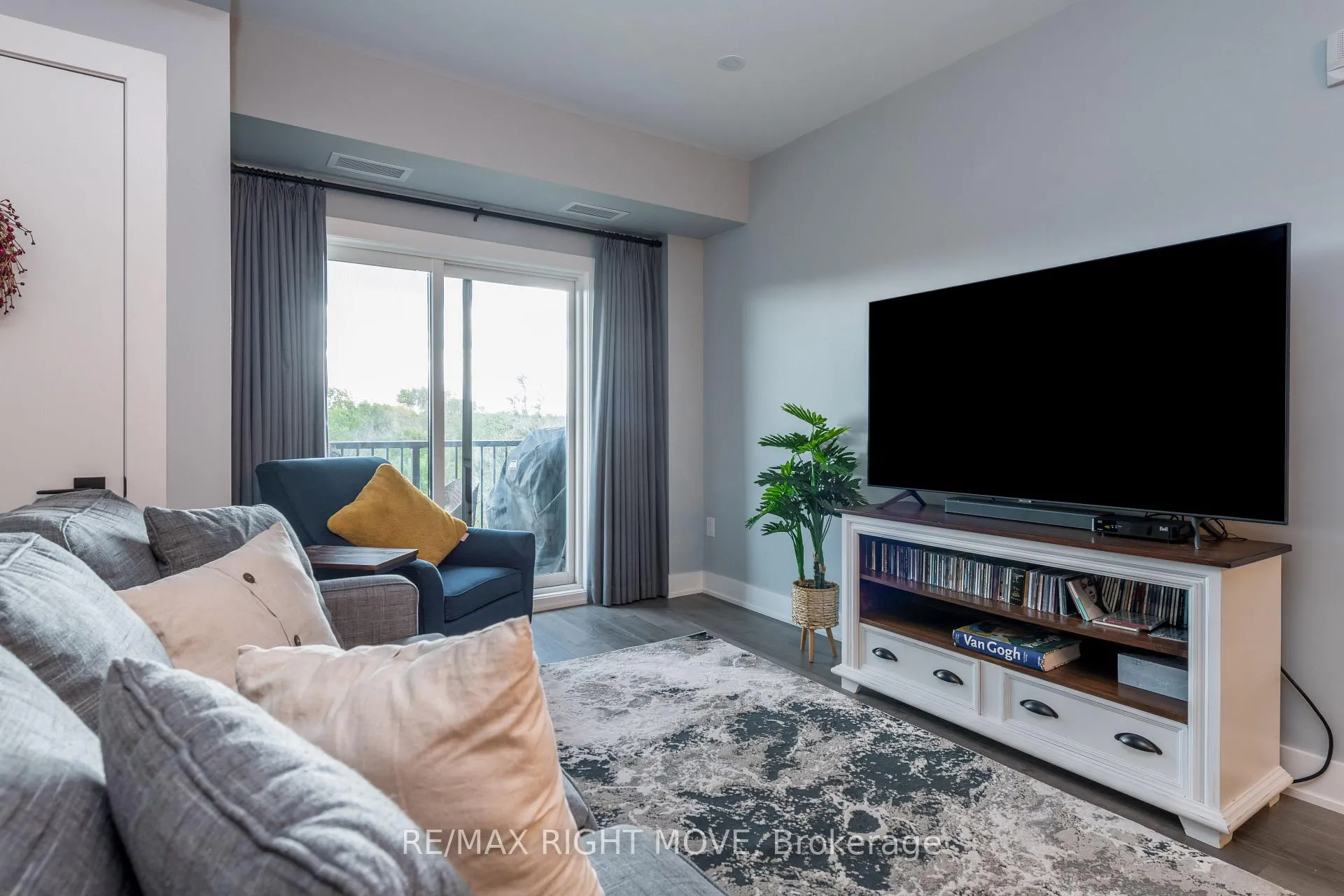 Photo 10 of Unit 410, 5 Chef Lane, Barrie, Rural Barrie Southeast — HOMEH