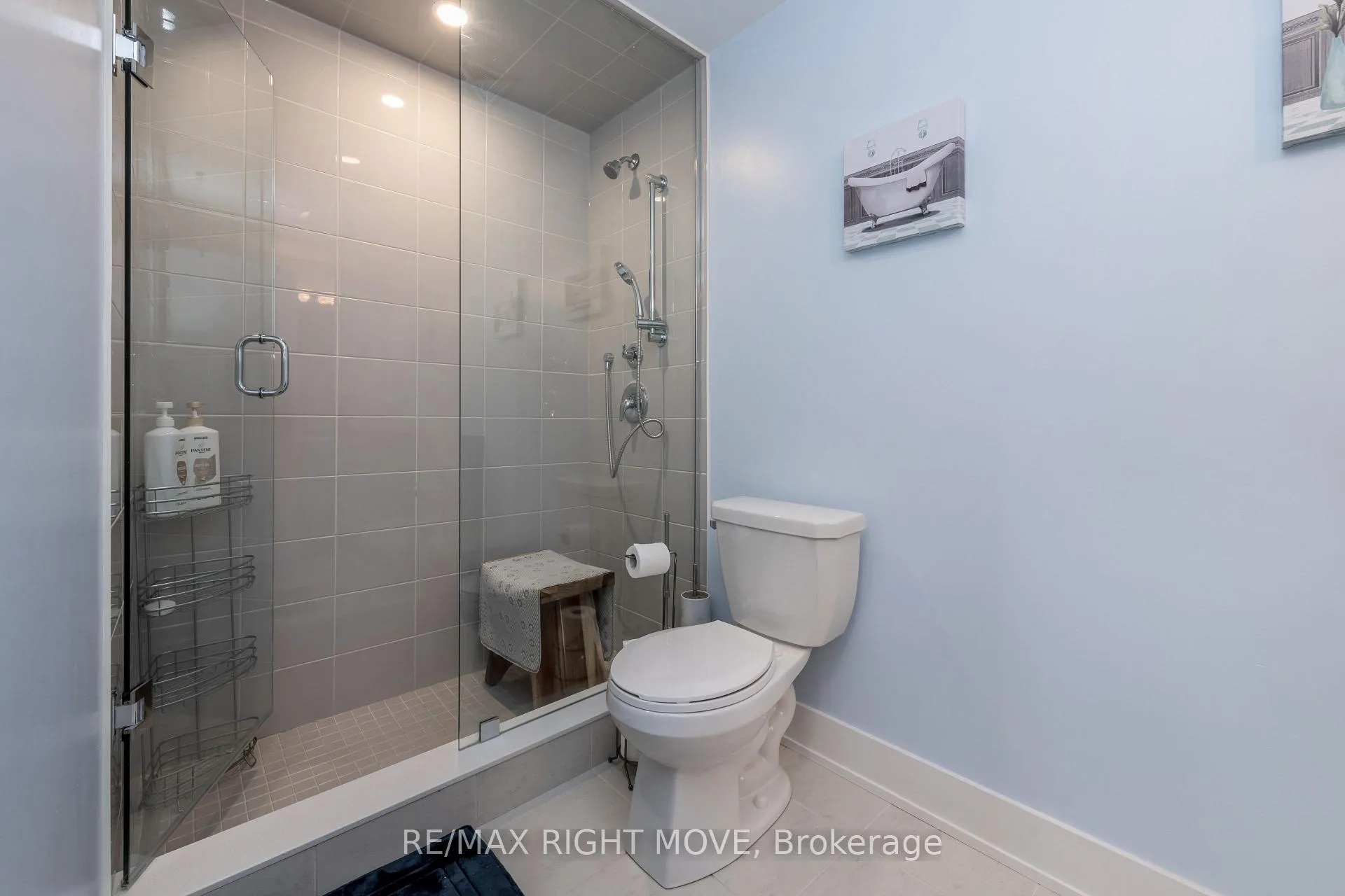 Photo 16 of Unit 410, 5 Chef Lane, Barrie, Rural Barrie Southeast — HOMEH