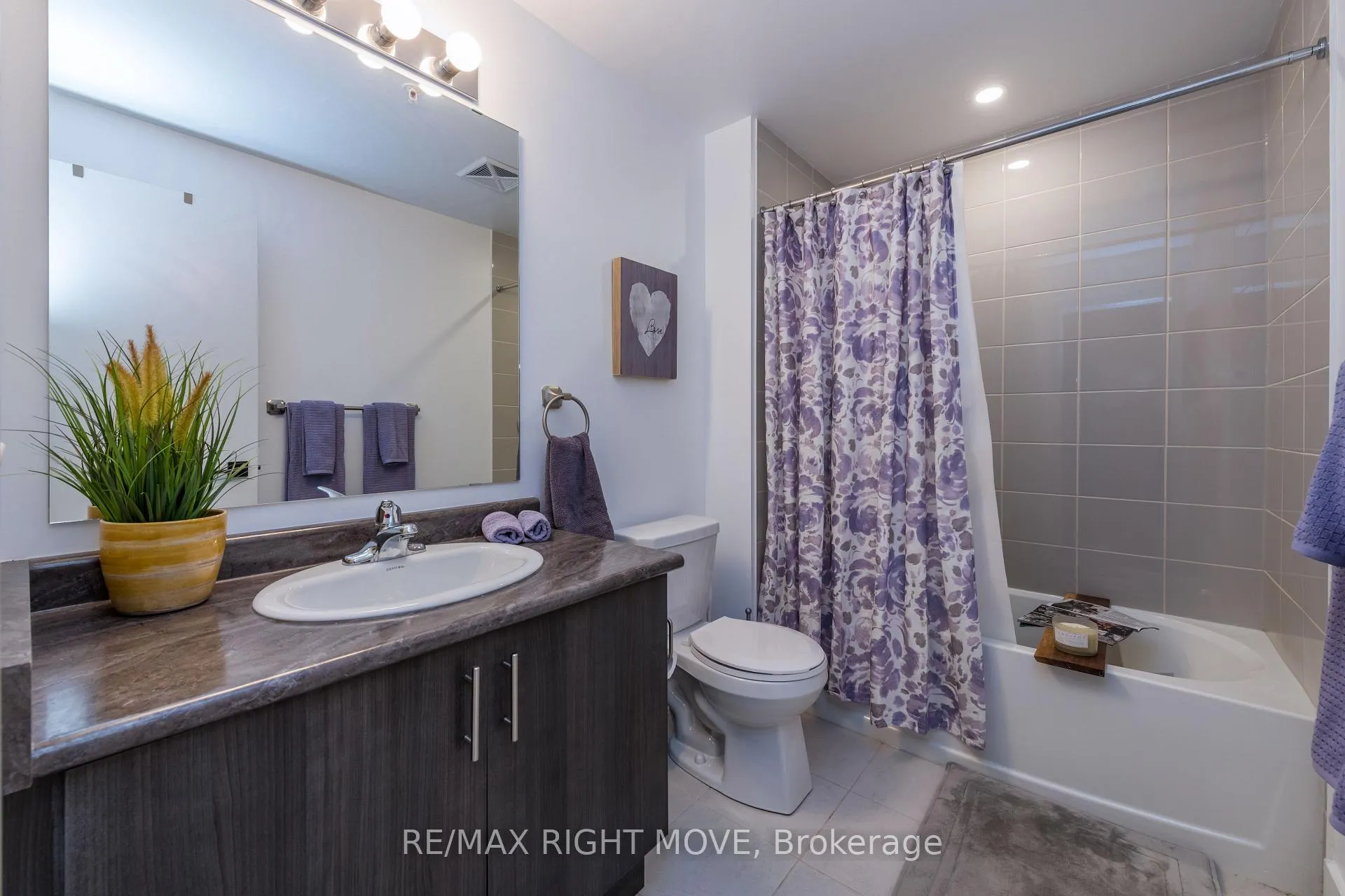 Photo 18 of Unit 410, 5 Chef Lane, Barrie, Rural Barrie Southeast — HOMEH