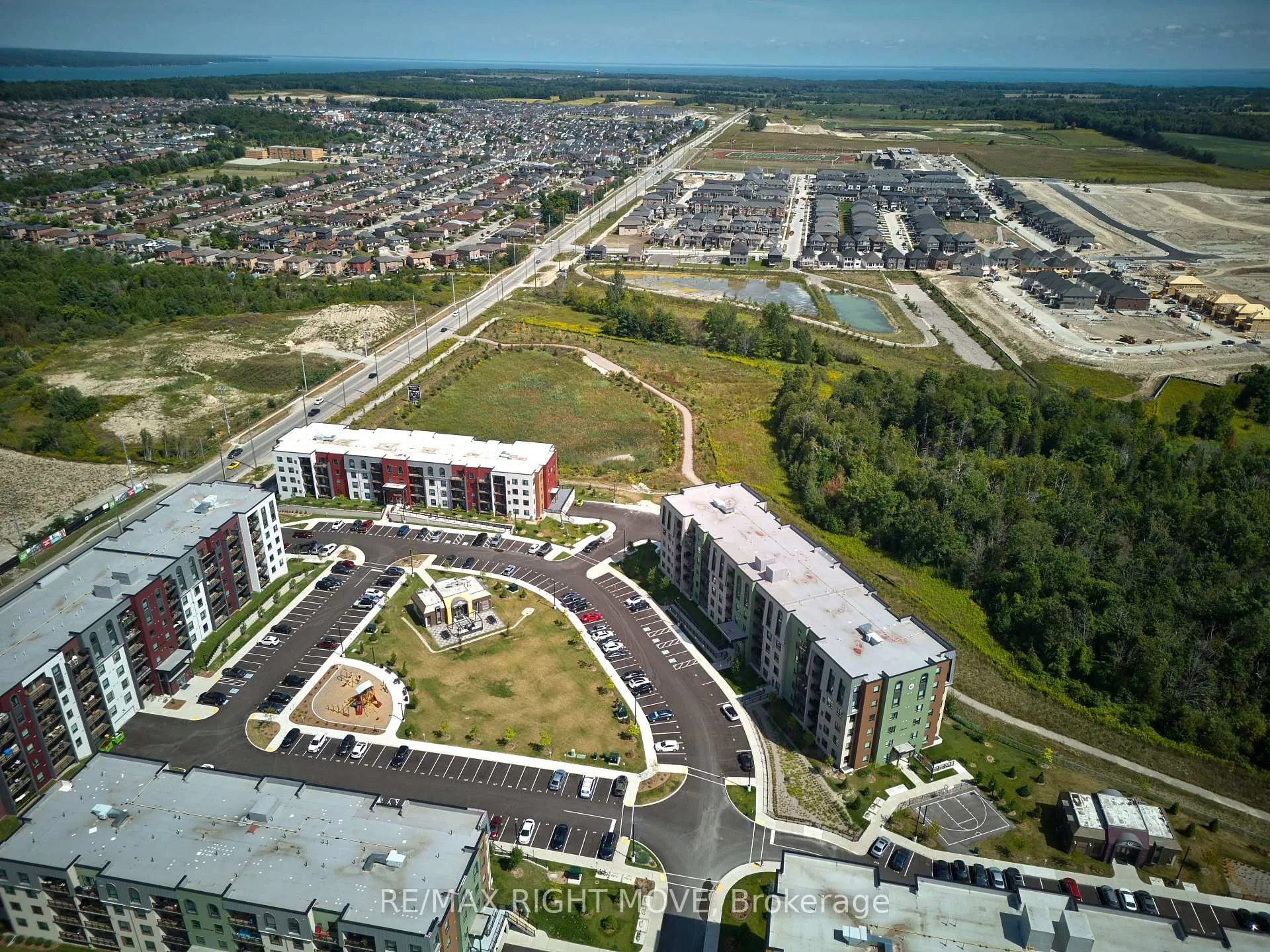 Photo 25 of Unit 410, 5 Chef Lane, Barrie, Rural Barrie Southeast — HOMEH